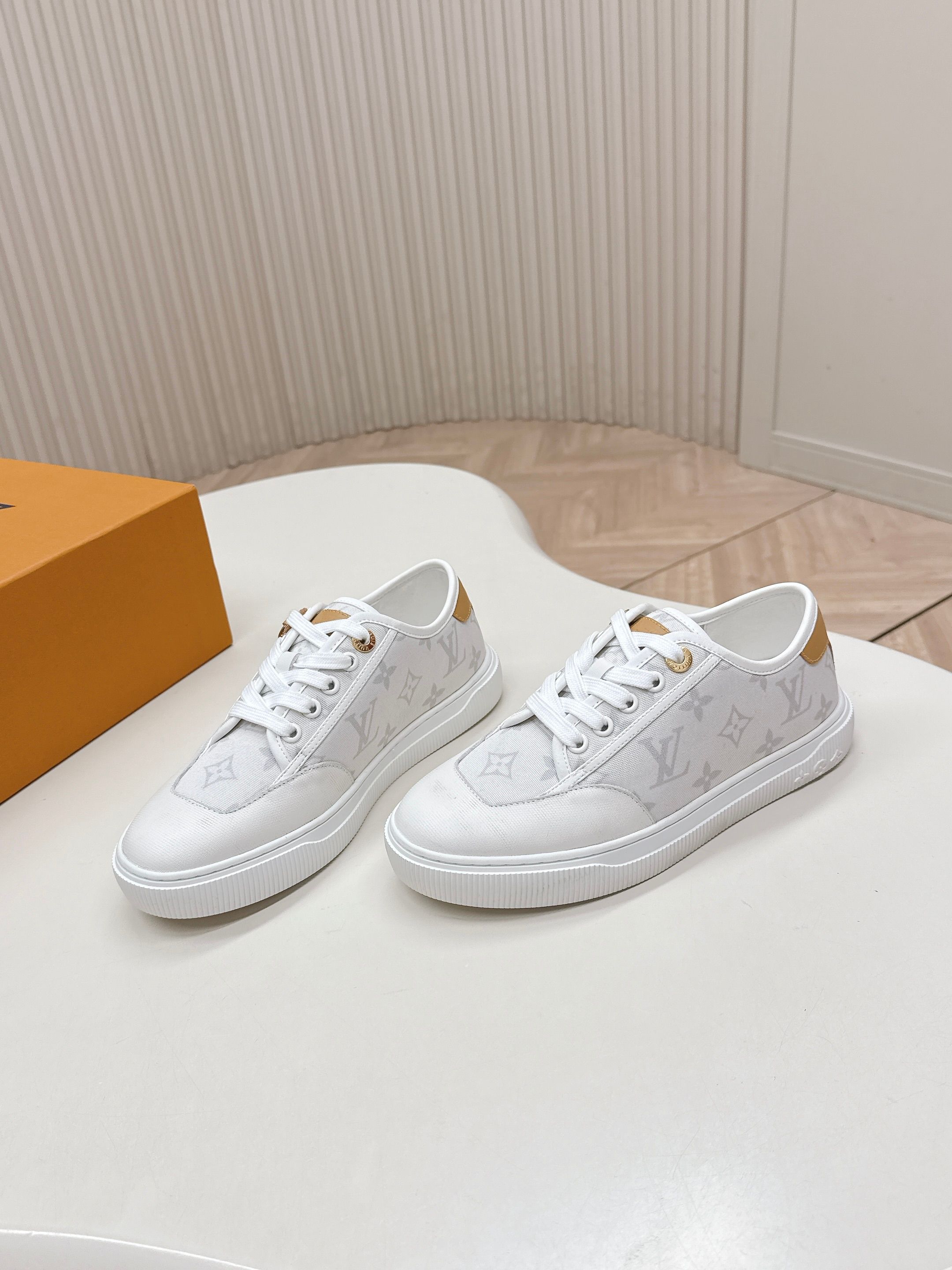 Louis Vuitton LV 驴牌26早春新款德训鞋板鞋运动鞋
