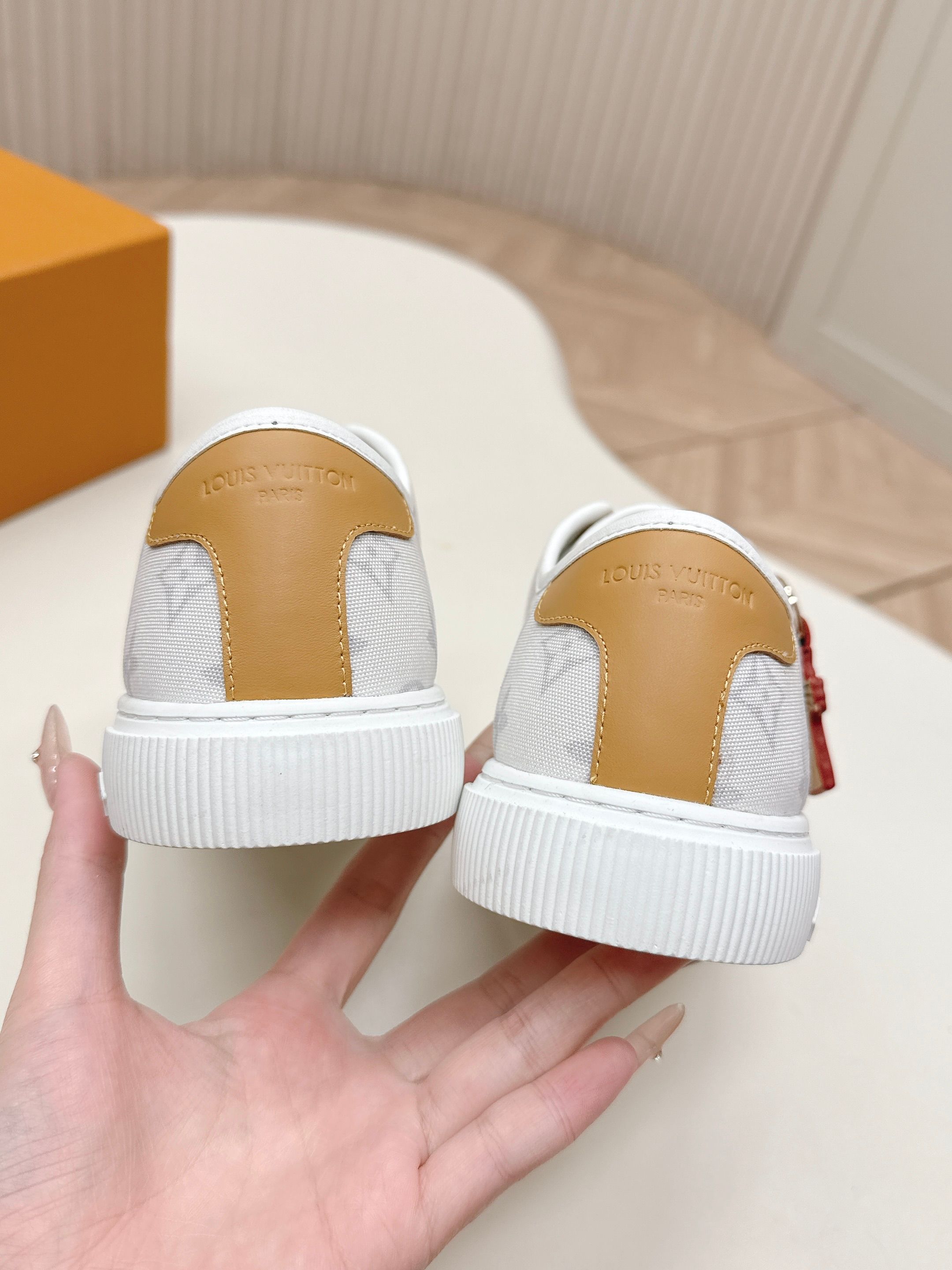 Louis Vuitton LV 驴牌26早春新款德训鞋板鞋运动鞋