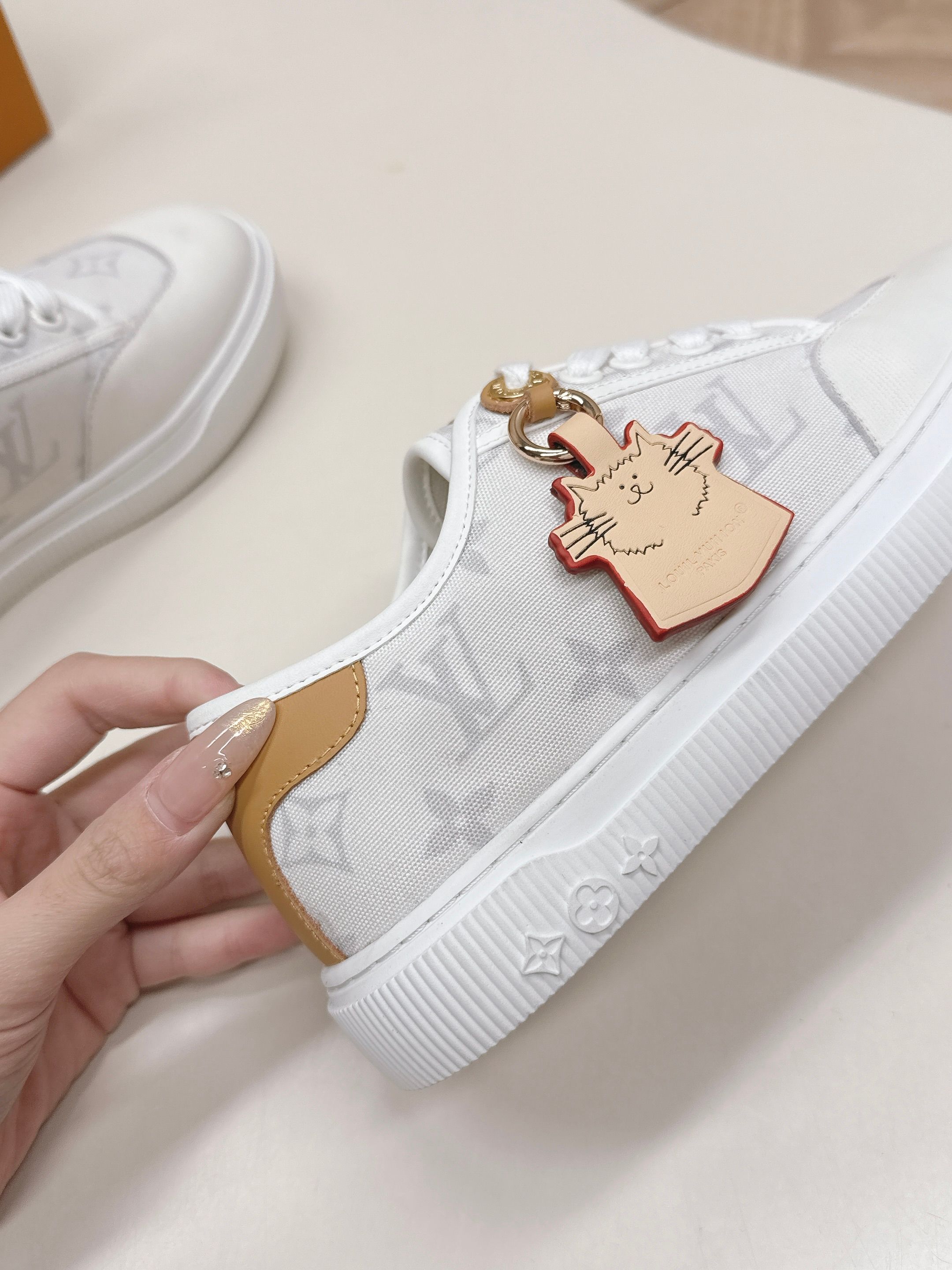 Louis Vuitton LV 驴牌26早春新款德训鞋板鞋运动鞋
