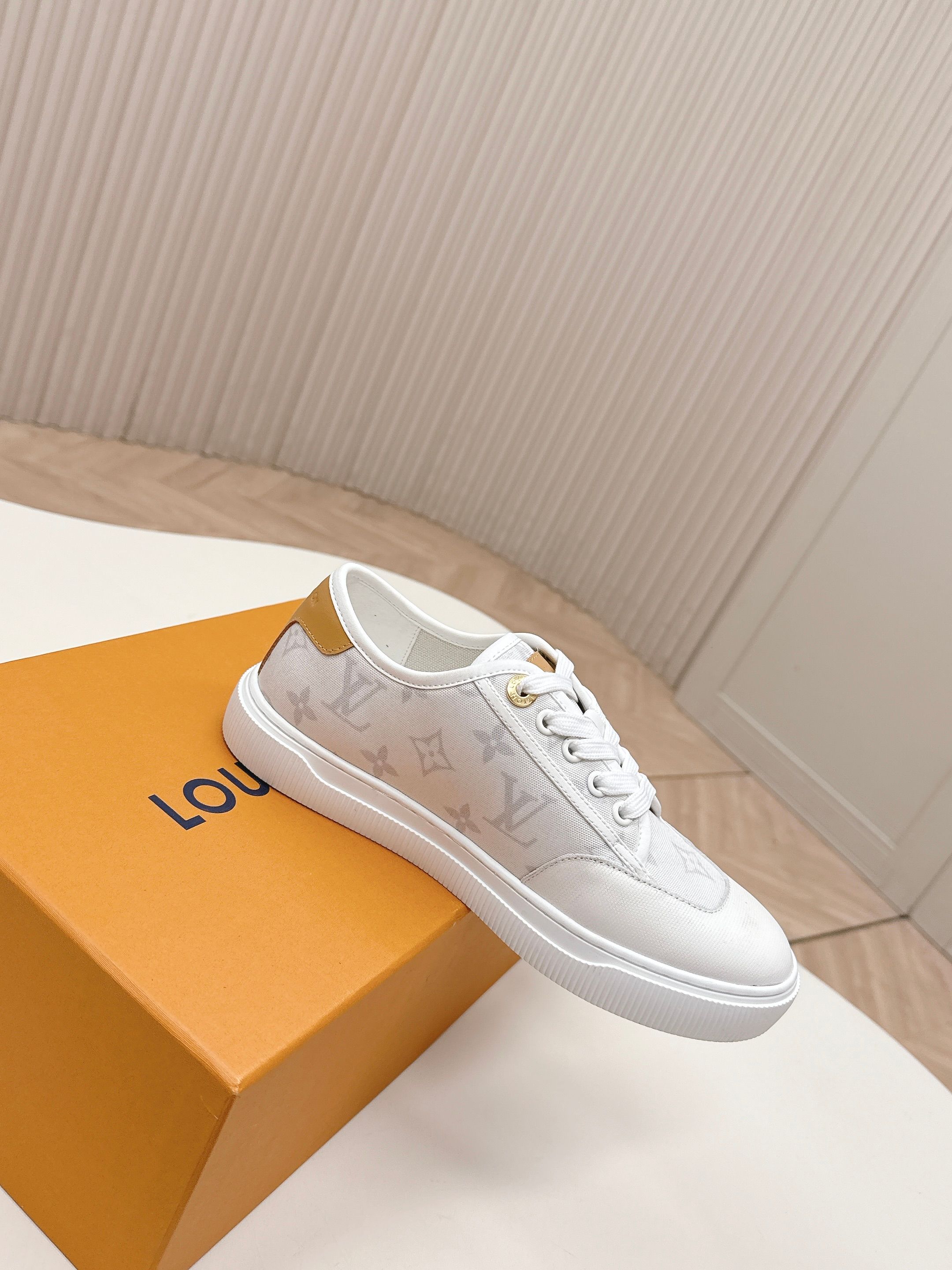 Louis Vuitton LV 驴牌26早春新款德训鞋板鞋运动鞋