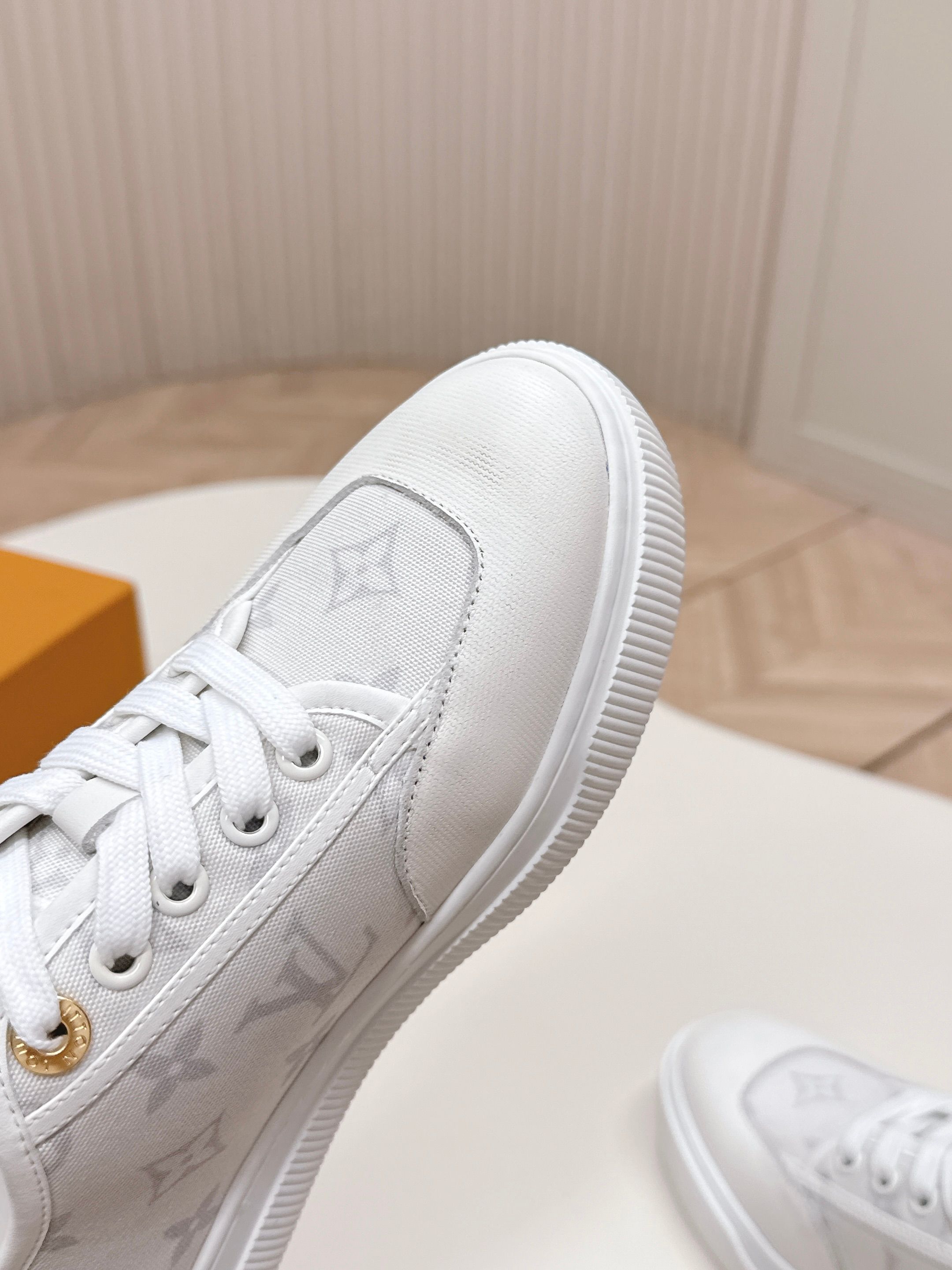 Louis Vuitton LV 驴牌26早春新款德训鞋板鞋运动鞋