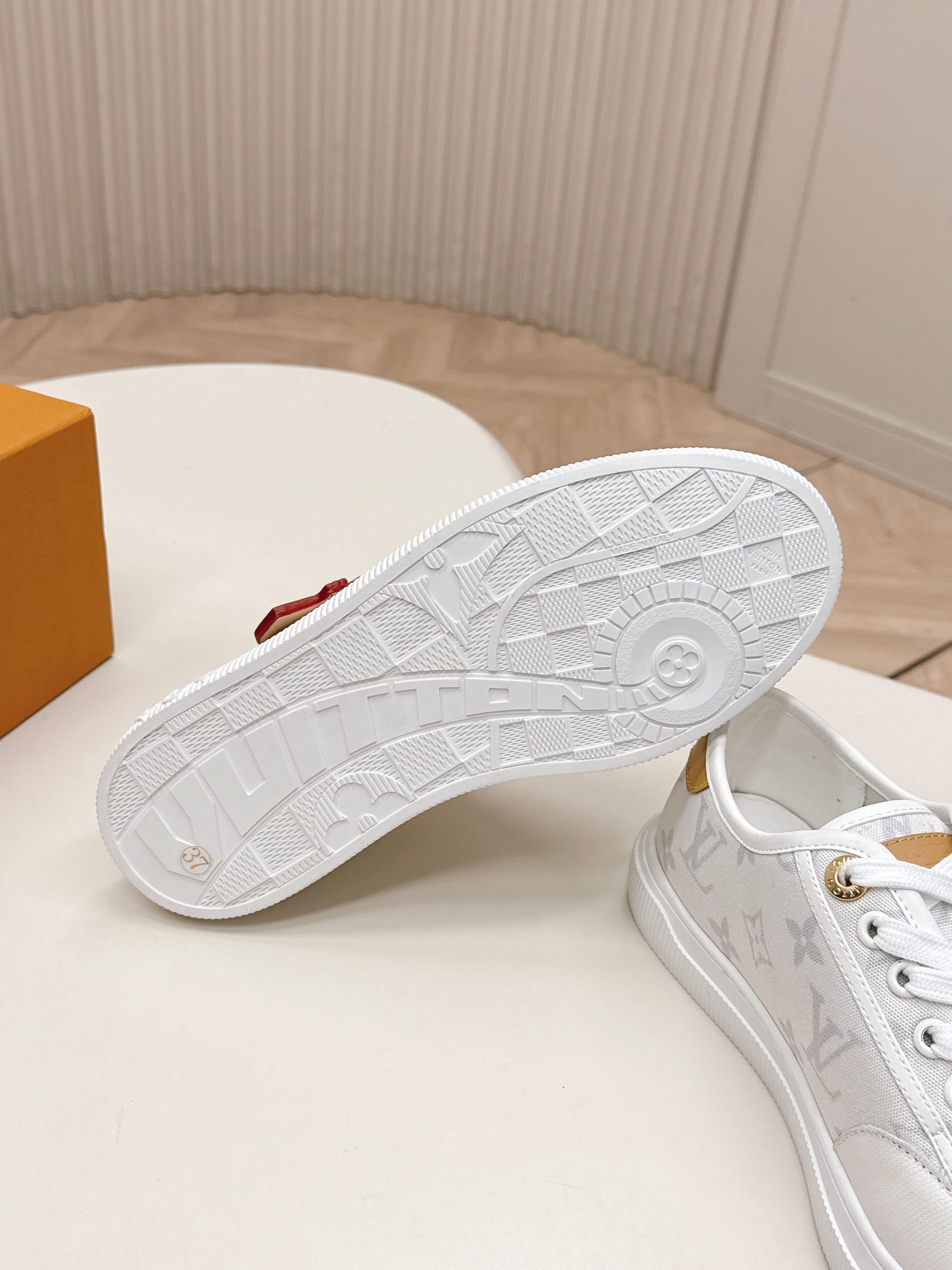 Louis Vuitton LV 驴牌26早春新款德训鞋板鞋运动鞋