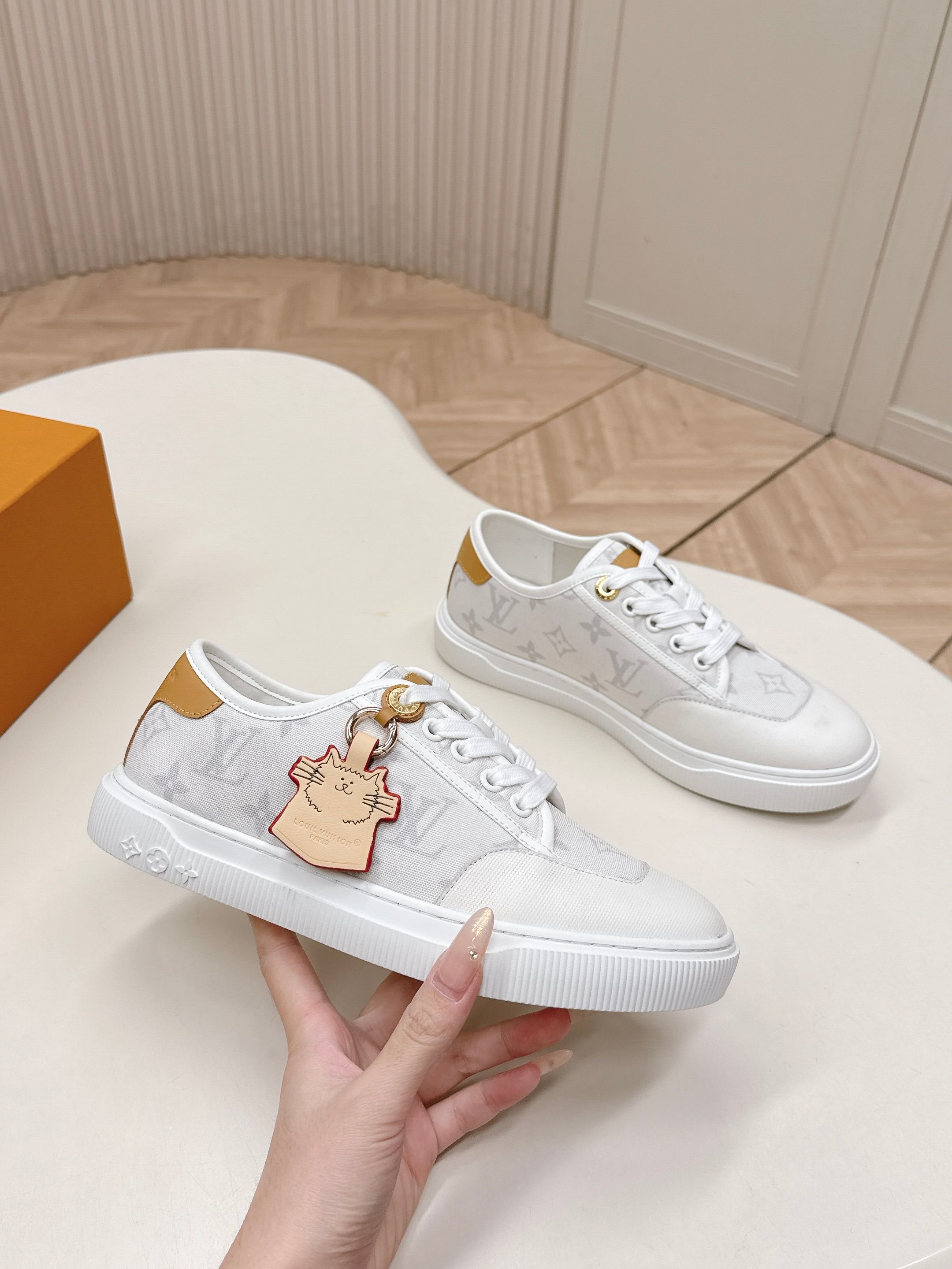 Louis Vuitton LV 驴牌26早春新款德训鞋板鞋运动鞋