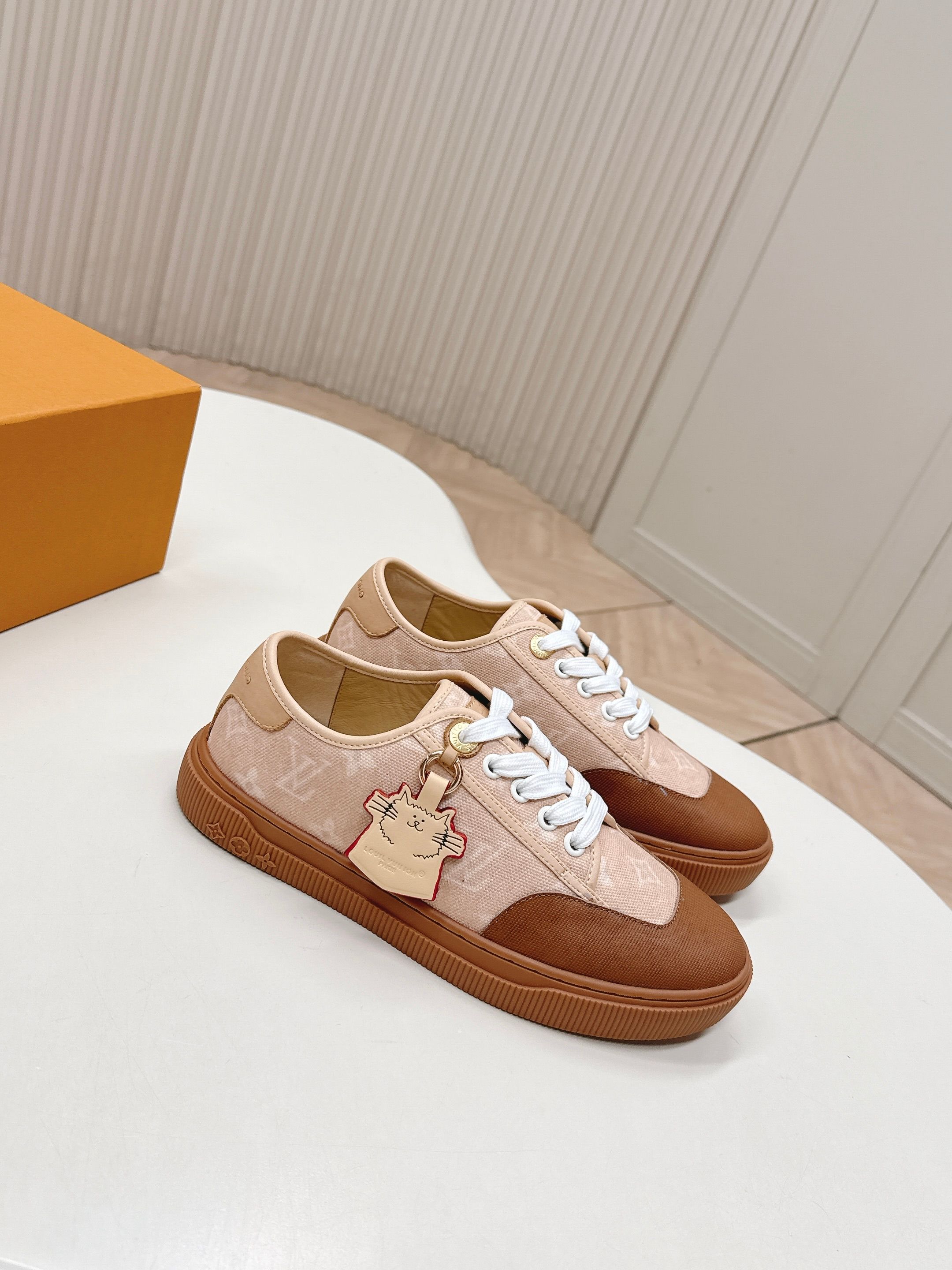 Louis Vuitton LV 驴牌26早春新款德训鞋板鞋运动鞋