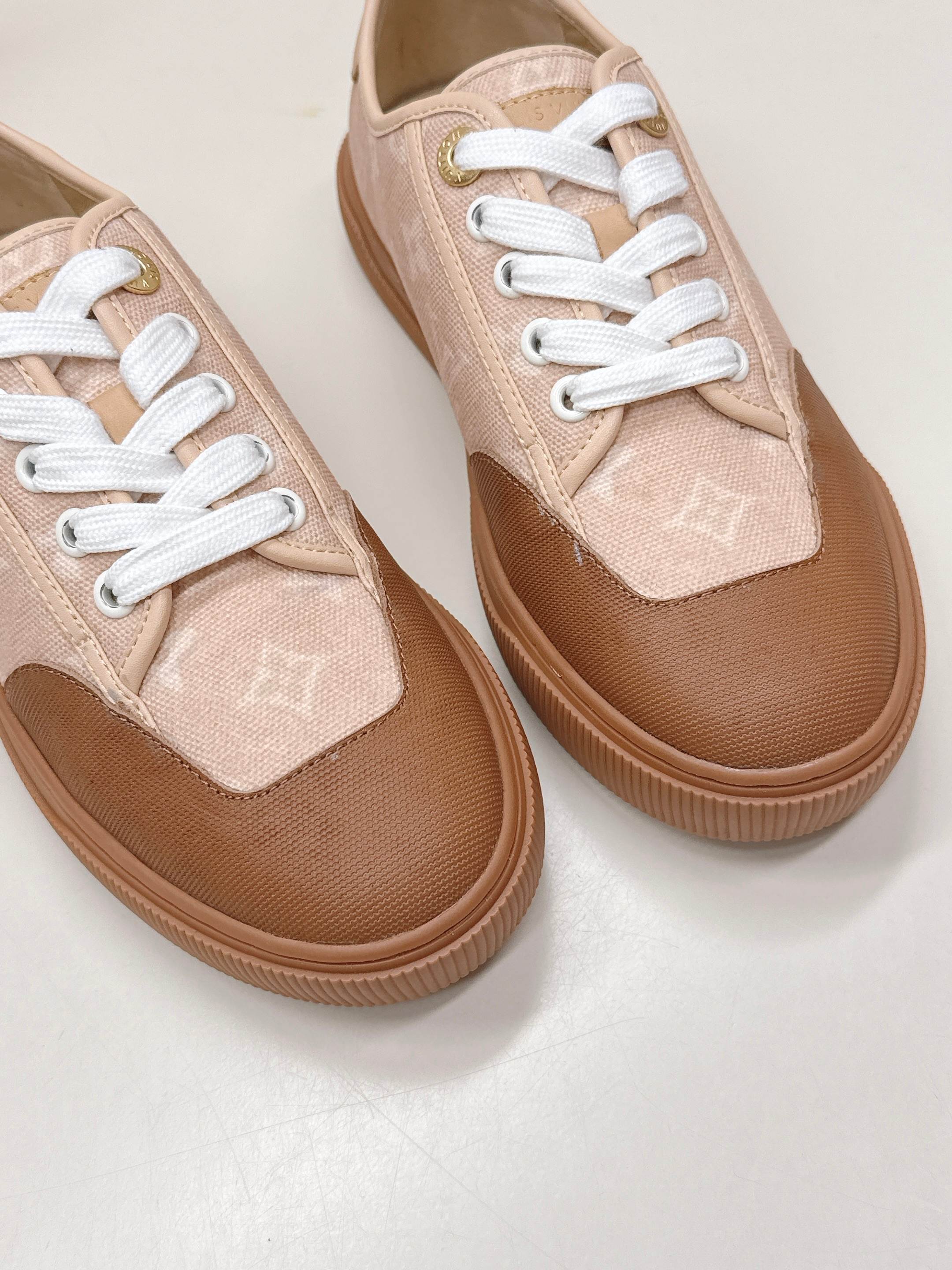 Louis Vuitton LV 驴牌26早春新款德训鞋板鞋运动鞋