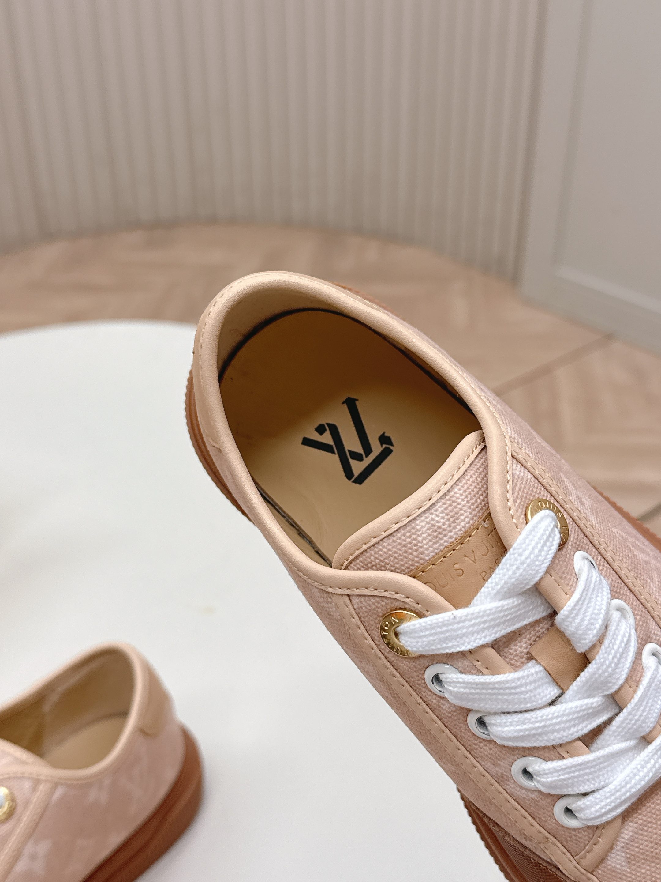 Louis Vuitton LV 驴牌26早春新款德训鞋板鞋运动鞋