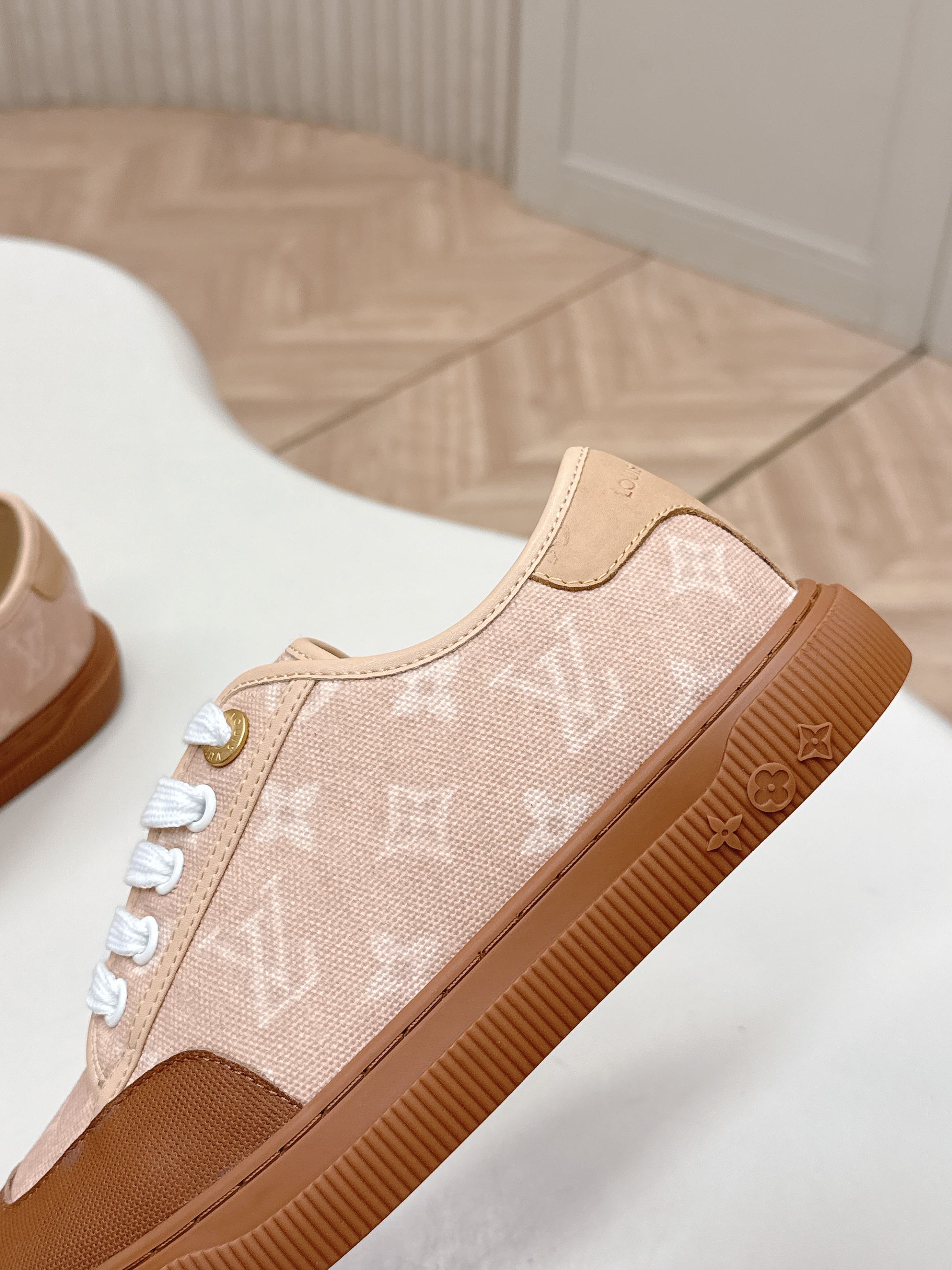 Louis Vuitton LV 驴牌26早春新款德训鞋板鞋运动鞋