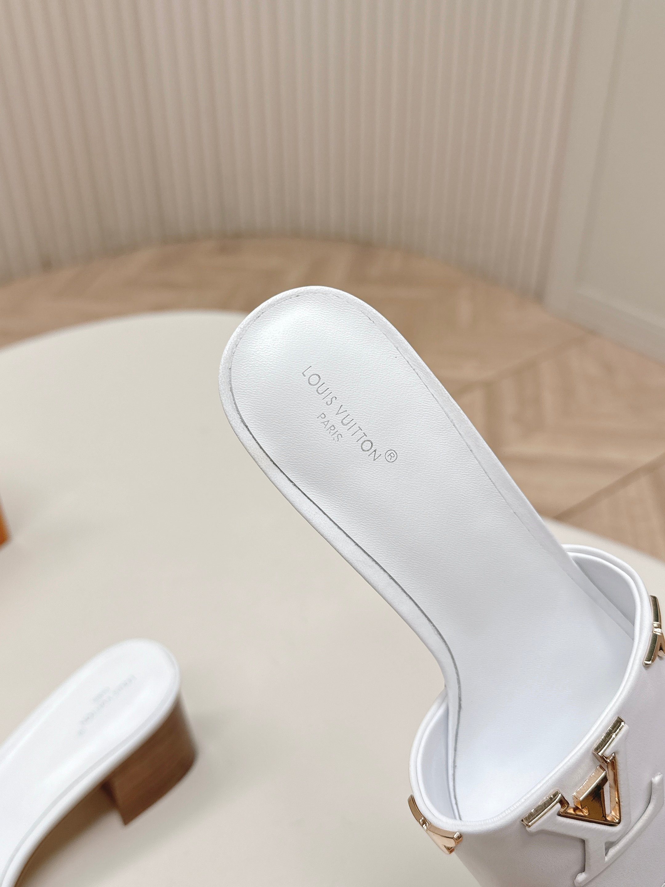 Louis Vuitton 5 5cm粗跟 LV驴牌 2026系列 春夏新款高跟凉拖鞋 楦型百搭瘦脚yyds