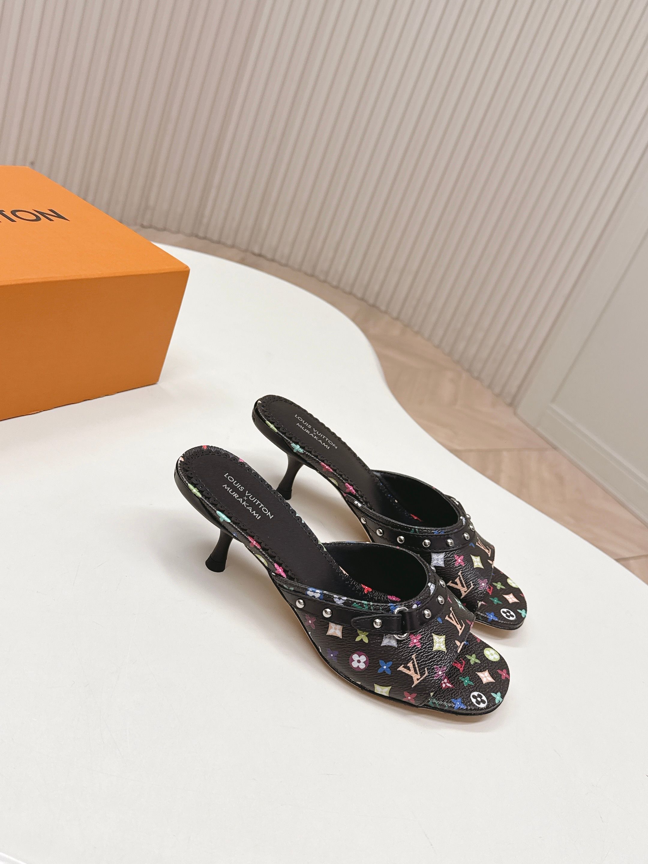 Louis Vuitton 5 5cm印花款 LV驴牌 2026系列 春夏新款高跟凉拖鞋 楦型百搭瘦脚yyds