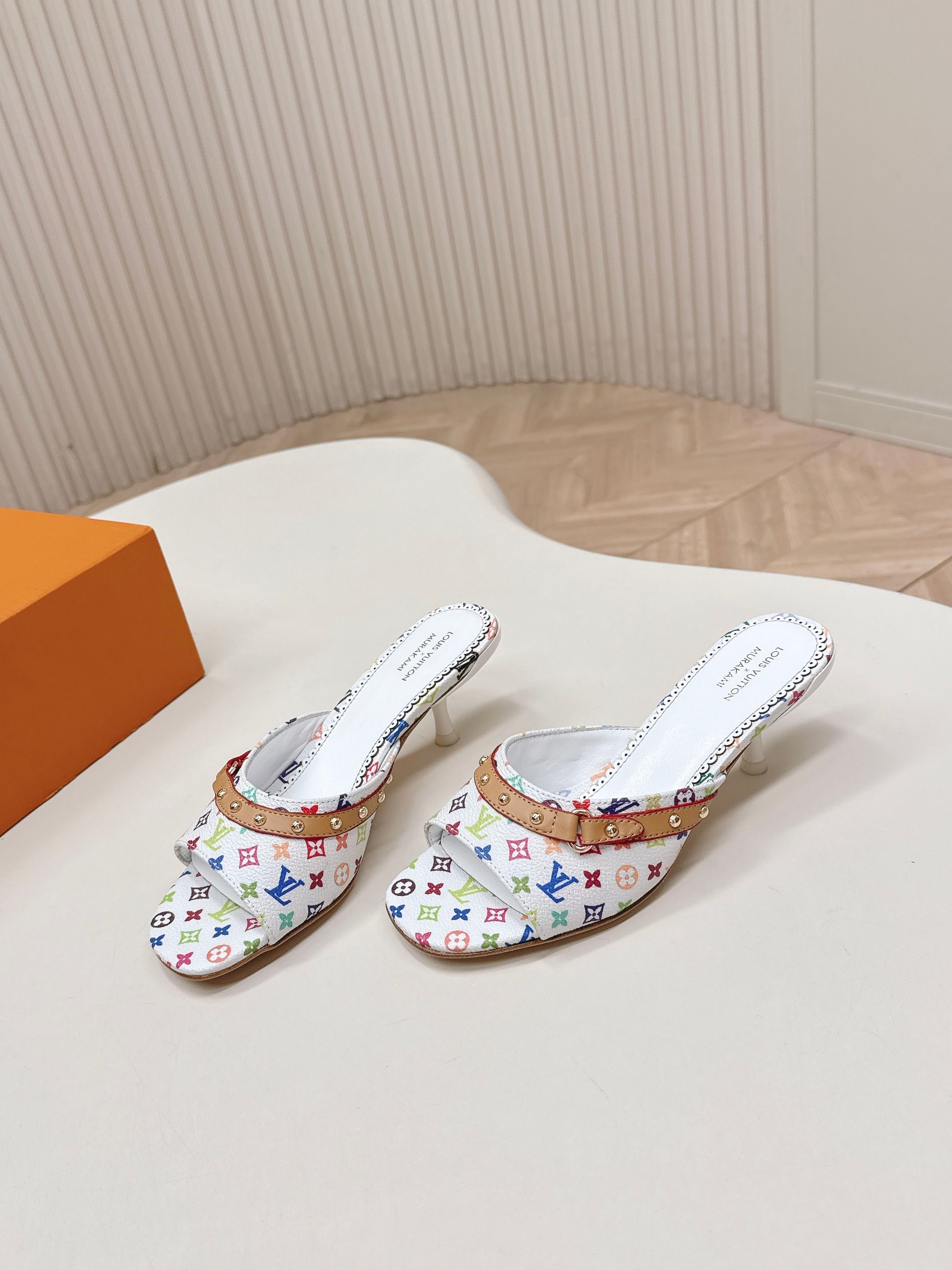 Louis Vuitton 5 5cm印花款 LV驴牌 2026系列 春夏新款高跟凉拖鞋 楦型百搭瘦脚yyds