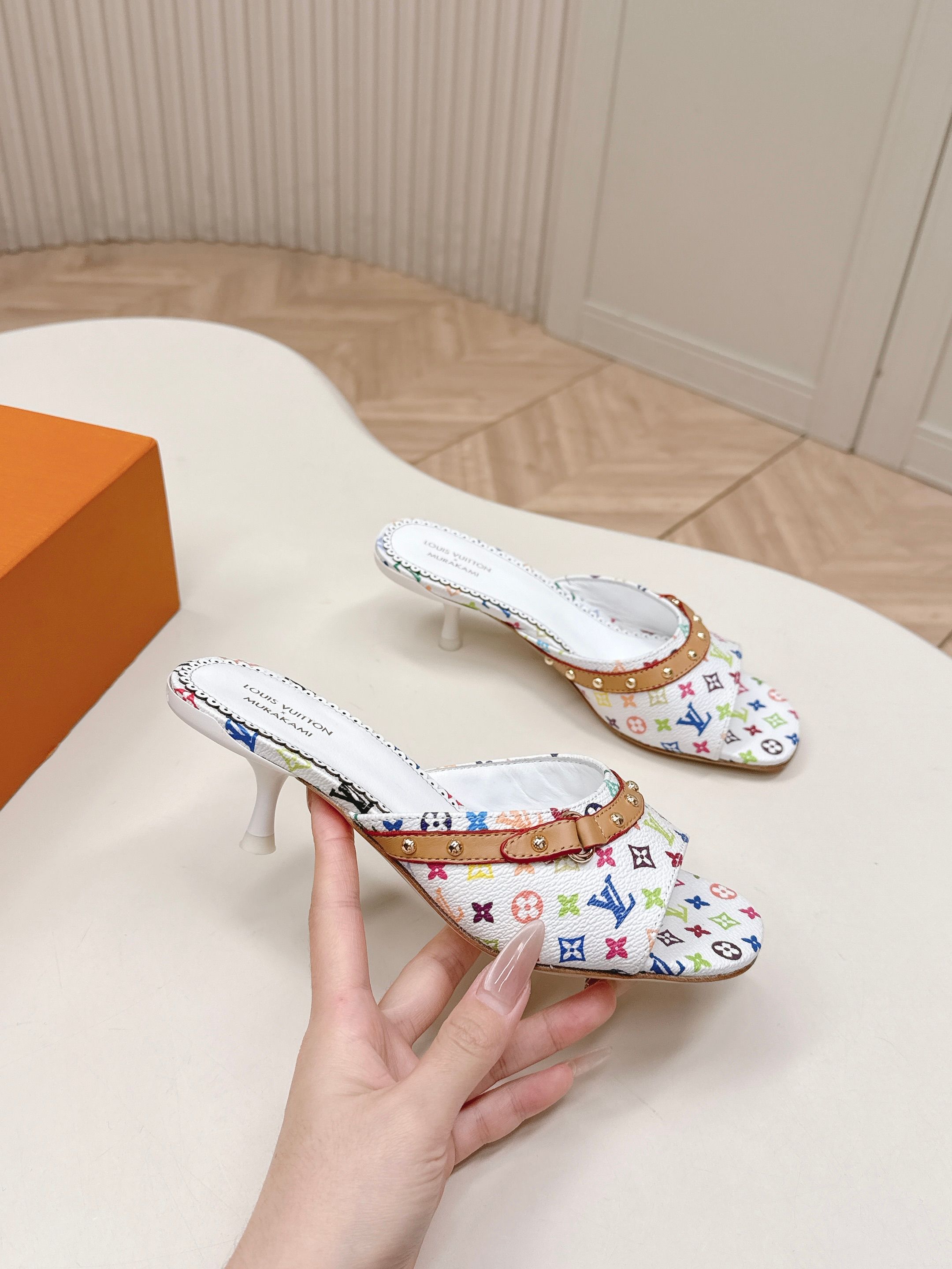 Louis Vuitton 5 5cm印花款 LV驴牌 2026系列 春夏新款高跟凉拖鞋 楦型百搭瘦脚yyds