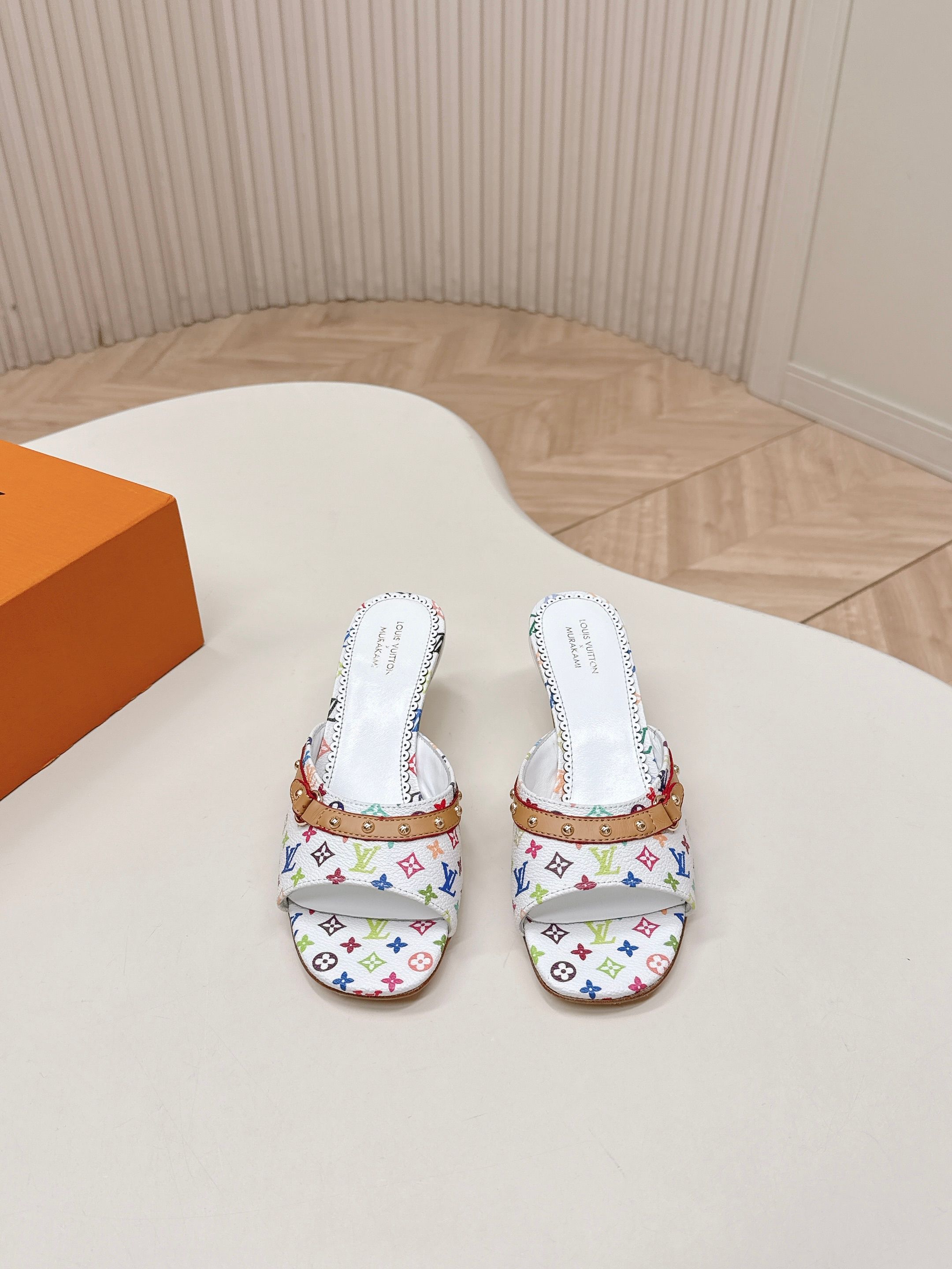 Louis Vuitton 5 5cm印花款 LV驴牌 2026系列 春夏新款高跟凉拖鞋 楦型百搭瘦脚yyds
