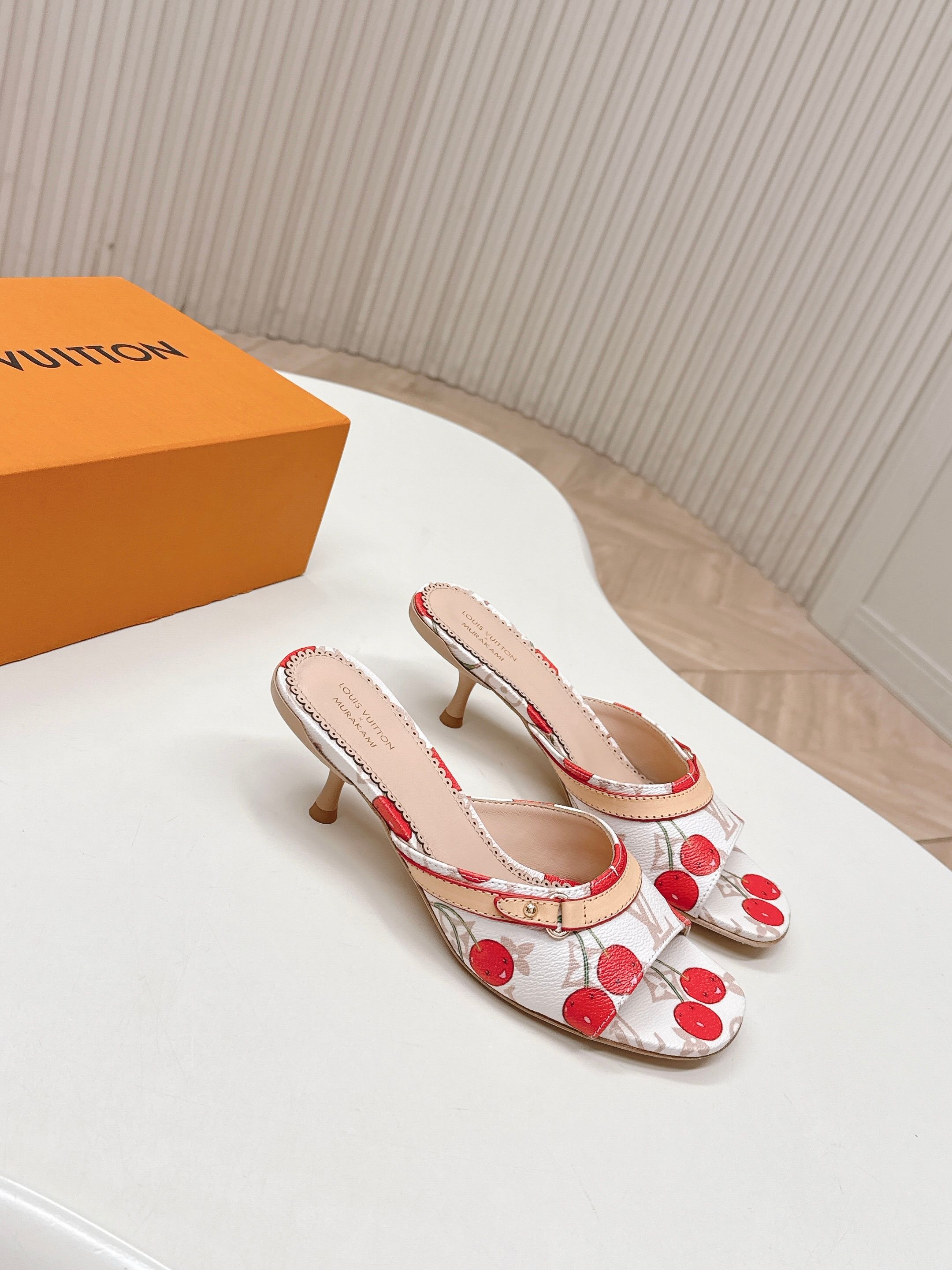 Louis Vuitton 5 5cm印花款 LV驴牌 2026系列 春夏新款高跟凉拖鞋 楦型百搭瘦脚yyds