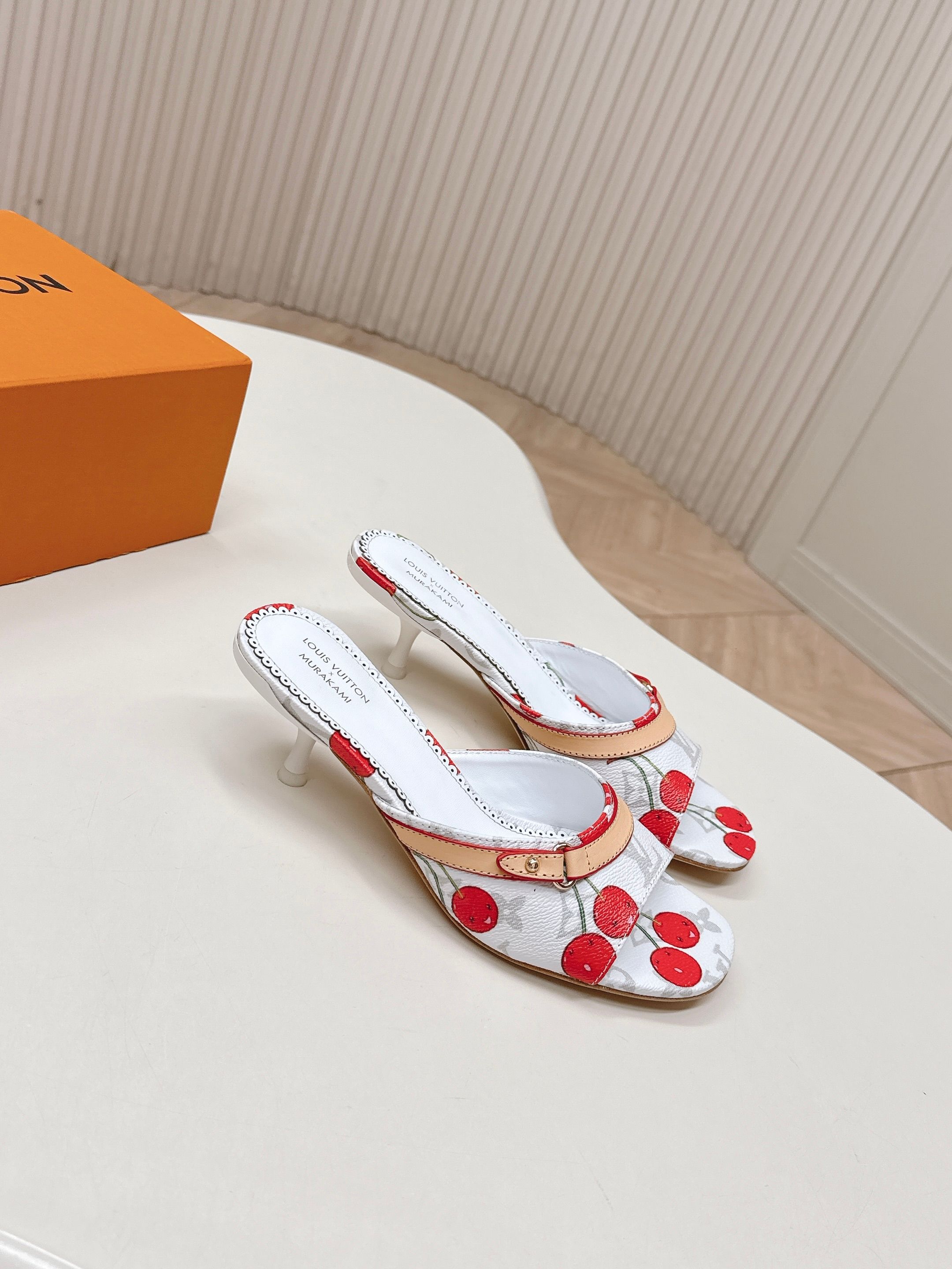 Louis Vuitton 5 5cm印花款 LV驴牌 2026系列 春夏新款高跟凉拖鞋 楦型百搭瘦脚yyds