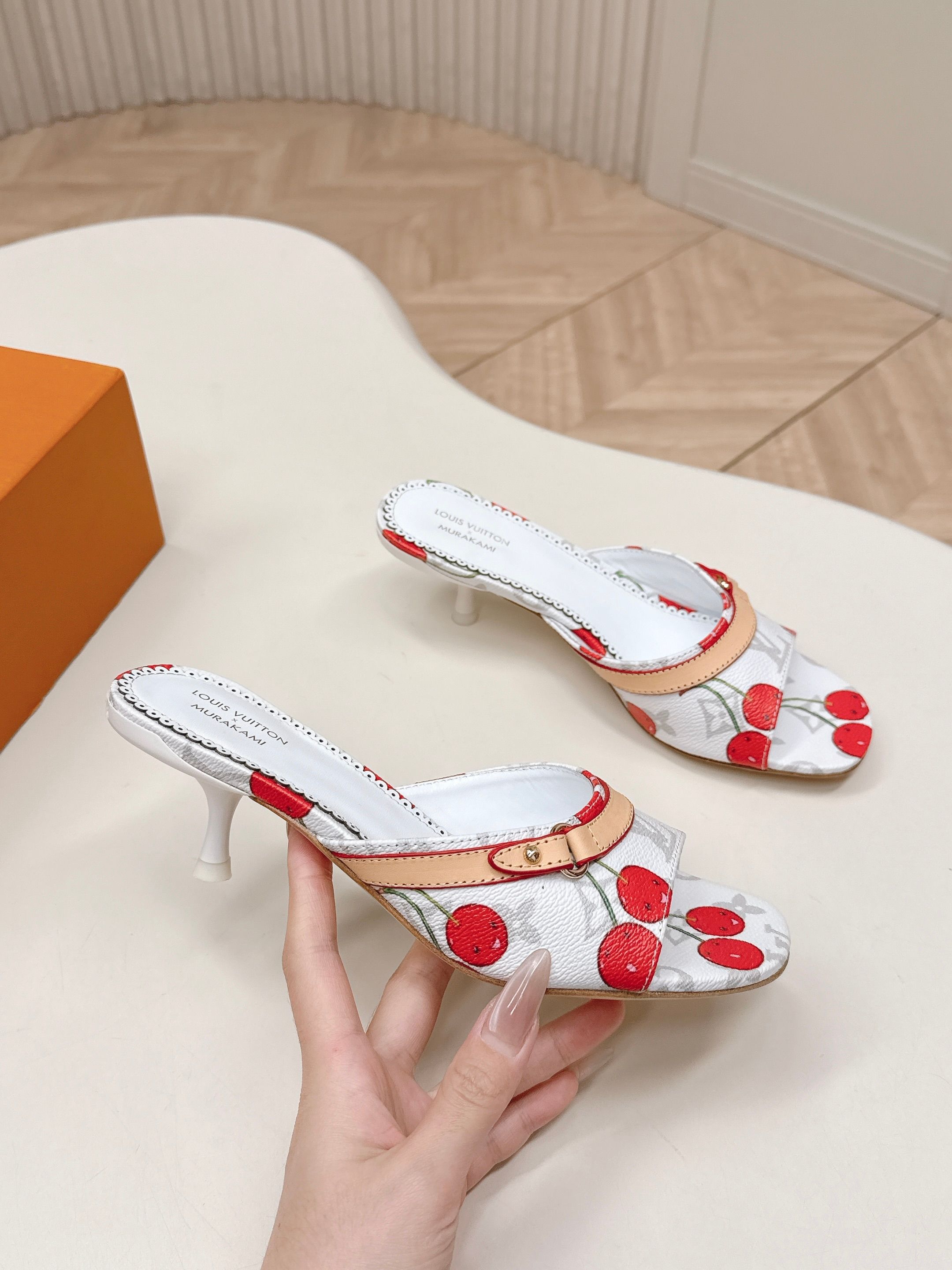 Louis Vuitton 5 5cm印花款 LV驴牌 2026系列 春夏新款高跟凉拖鞋 楦型百搭瘦脚yyds