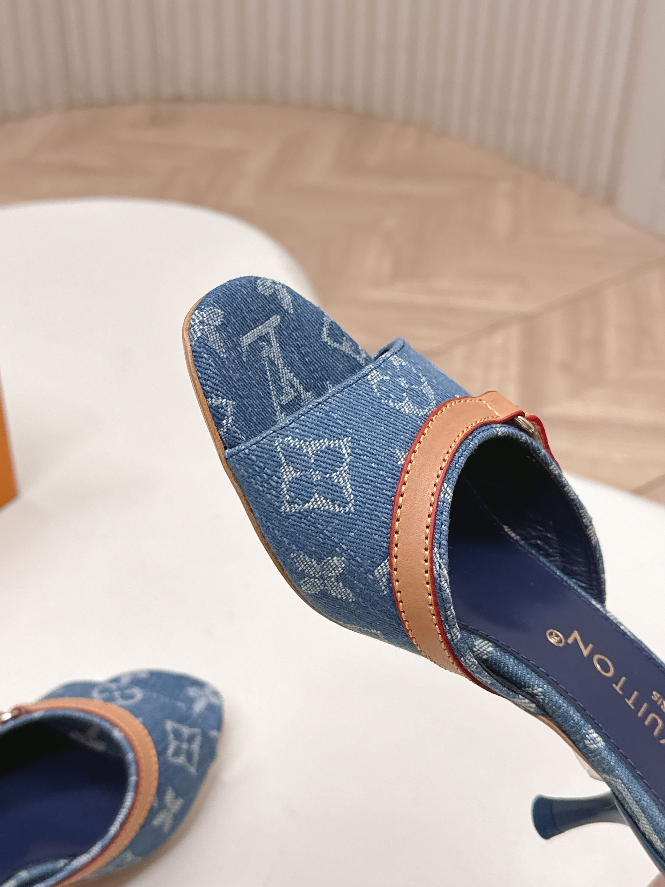 Louis Vuitton 牛仔布5 5cm LV驴牌 2026系列 春夏新款高跟凉拖鞋 楦型百搭瘦脚yyds
