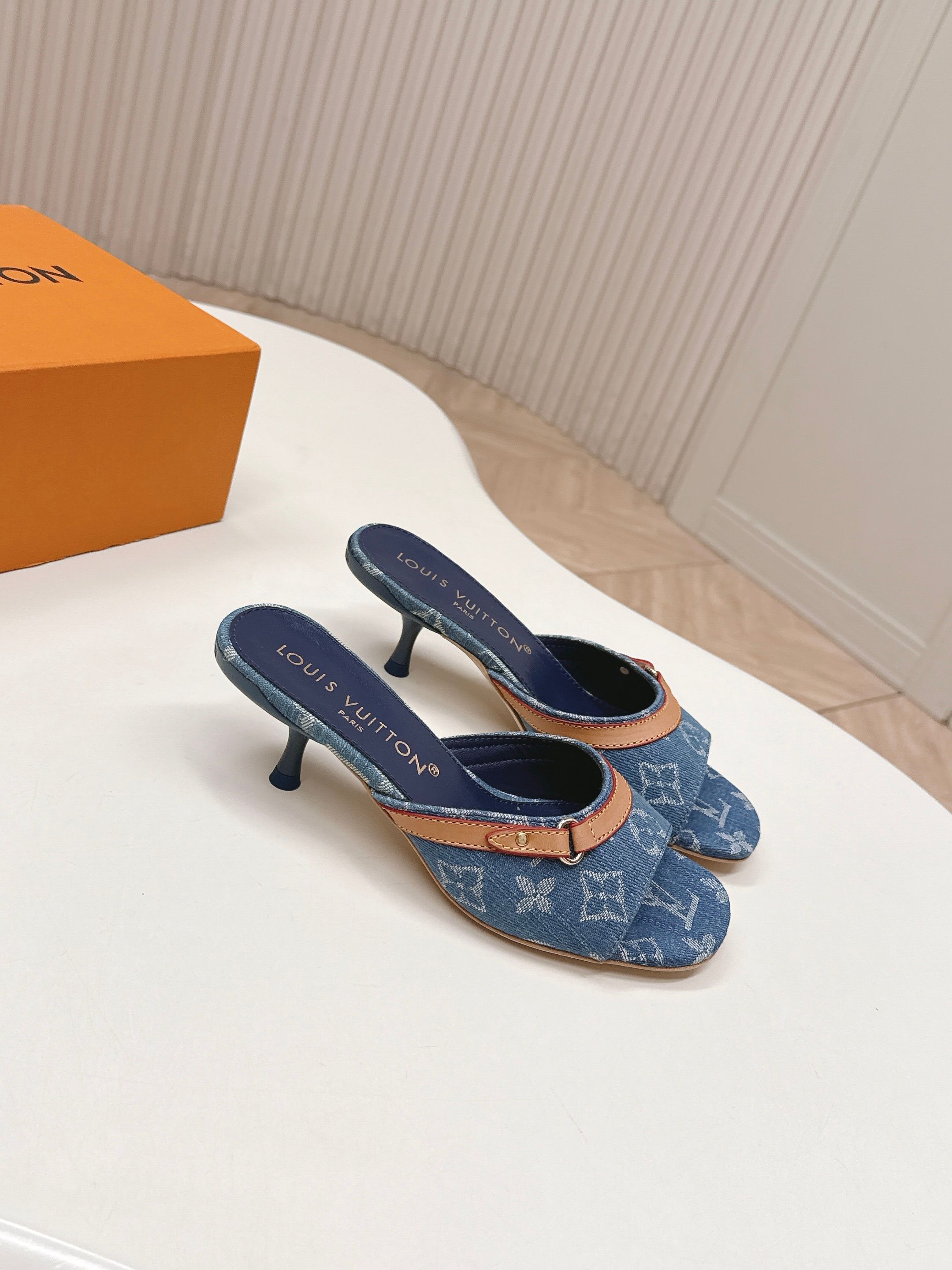 Louis Vuitton 牛仔布5 5cm LV驴牌 2026系列 春夏新款高跟凉拖鞋 楦型百搭瘦脚yyds