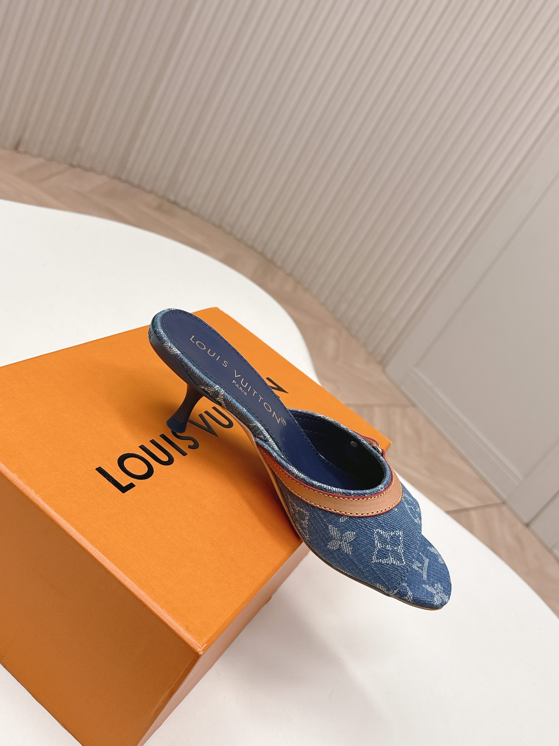 Louis Vuitton 牛仔布5 5cm LV驴牌 2026系列 春夏新款高跟凉拖鞋 楦型百搭瘦脚yyds