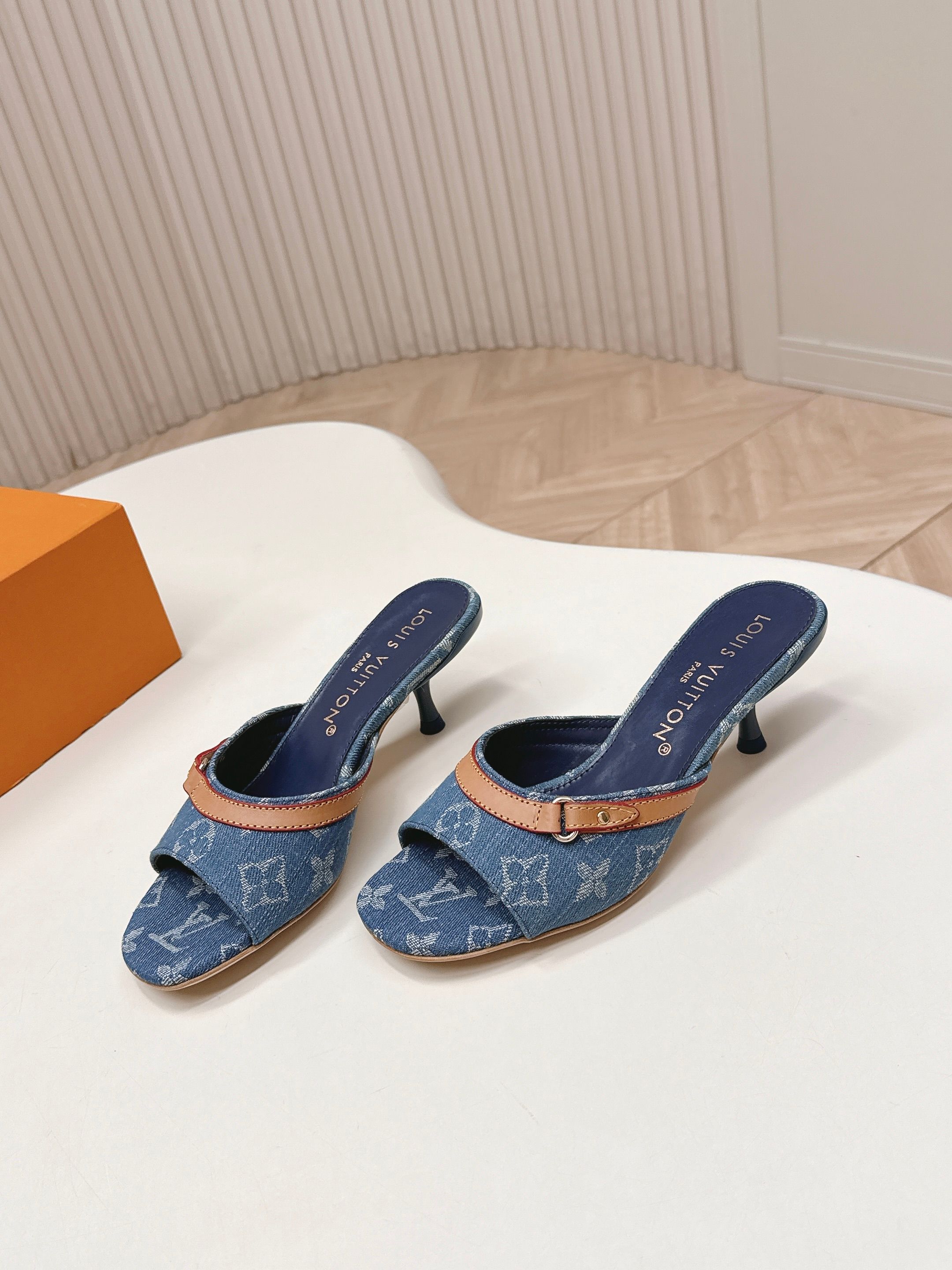Louis Vuitton 牛仔布5 5cm LV驴牌 2026系列 春夏新款高跟凉拖鞋 楦型百搭瘦脚yyds