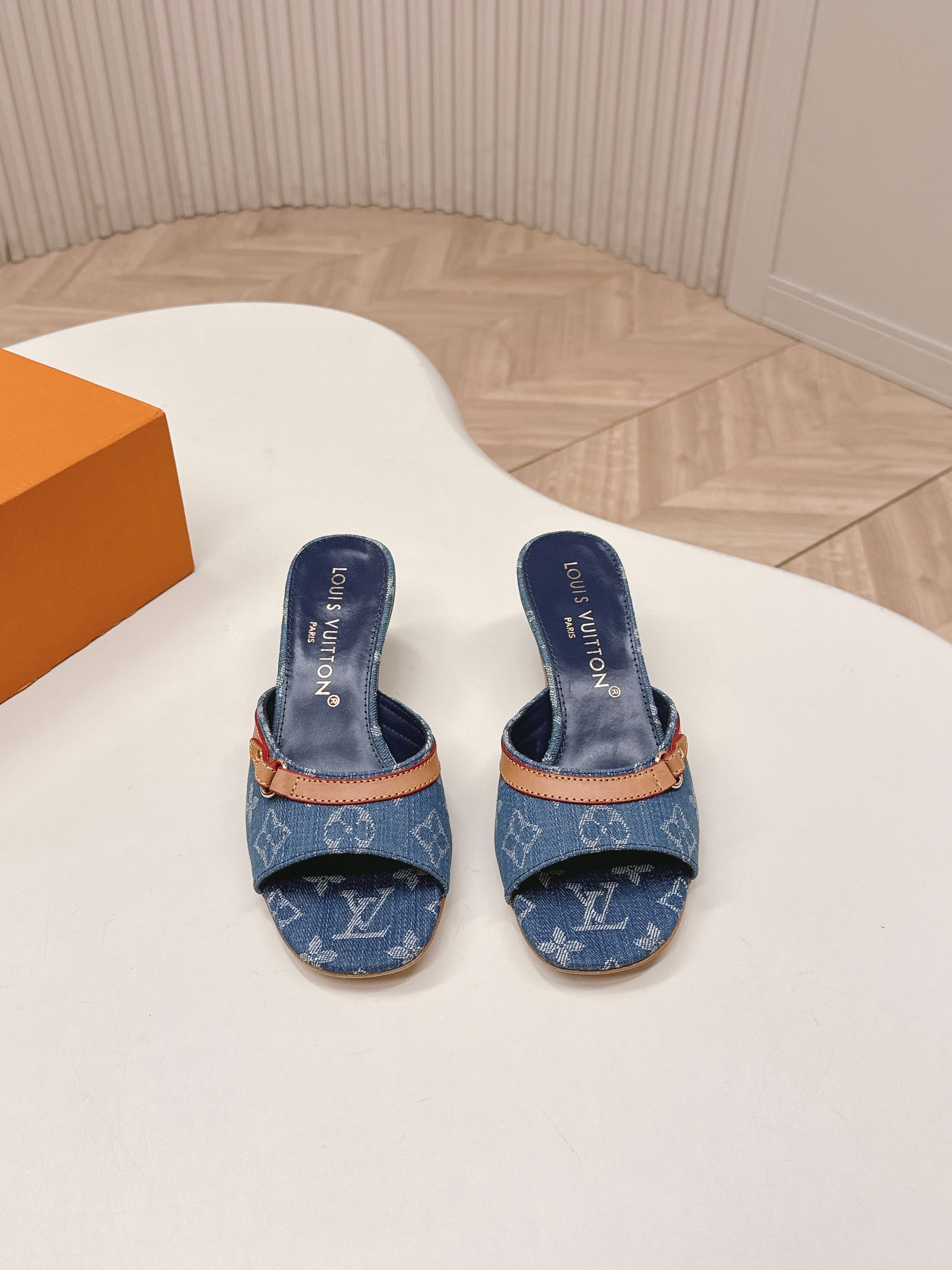 Louis Vuitton 牛仔布5 5cm LV驴牌 2026系列 春夏新款高跟凉拖鞋 楦型百搭瘦脚yyds