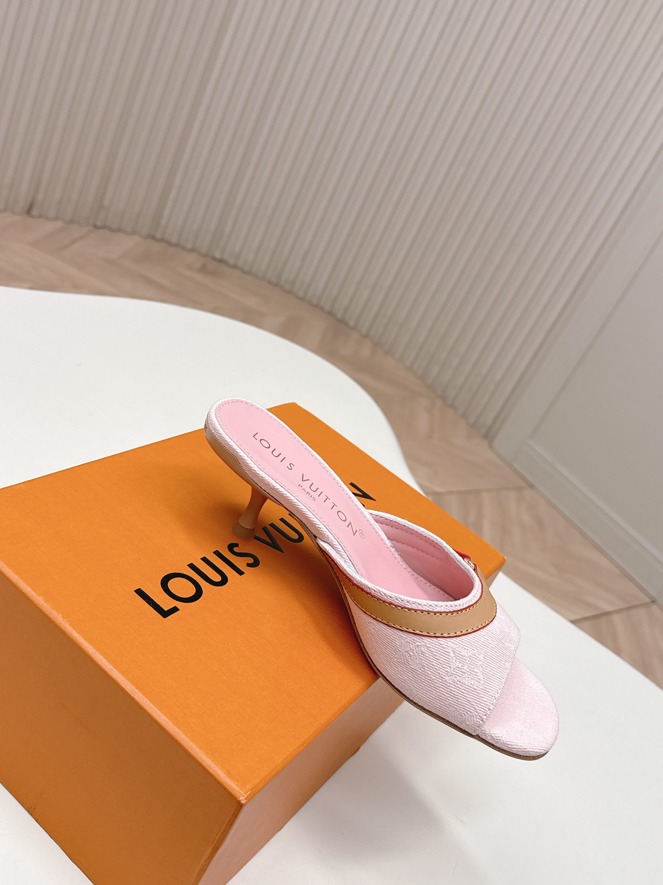 Louis Vuitton 牛仔布5 5cm LV驴牌 2026系列 春夏新款高跟凉拖鞋 楦型百搭瘦脚yyds