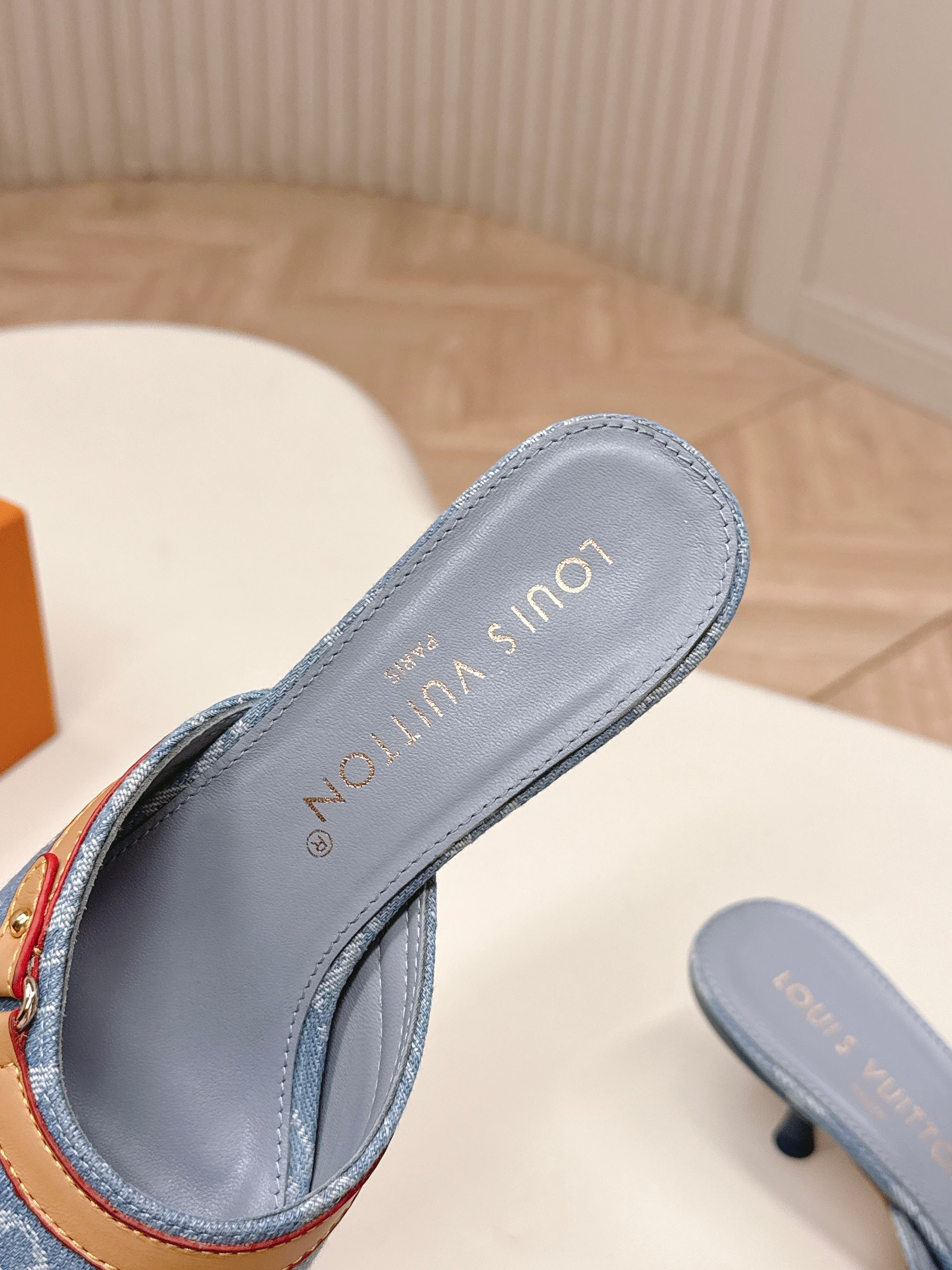 Louis Vuitton 牛仔布5 5cm LV驴牌 2026系列 春夏新款高跟凉拖鞋 楦型百搭瘦脚yyds