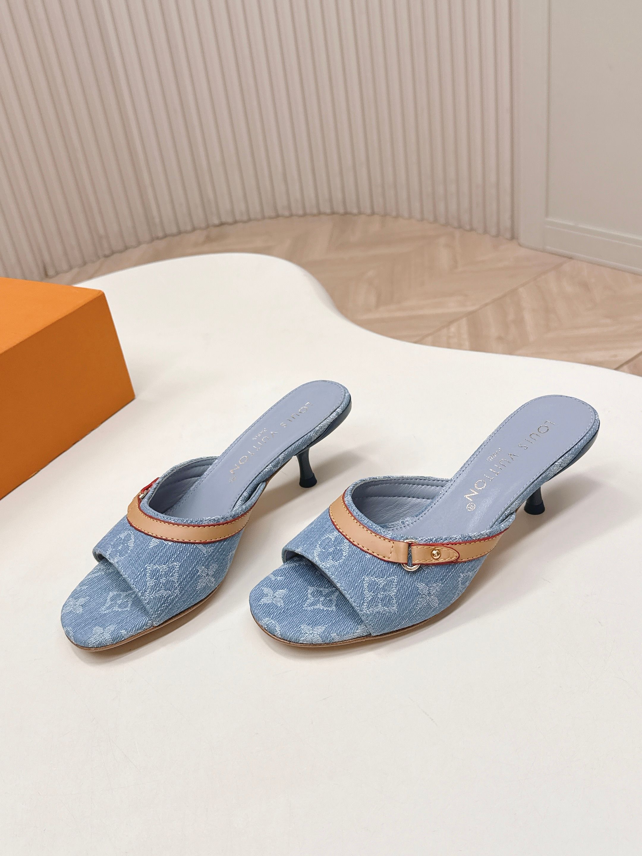 Louis Vuitton 牛仔布5 5cm LV驴牌 2026系列 春夏新款高跟凉拖鞋 楦型百搭瘦脚yyds