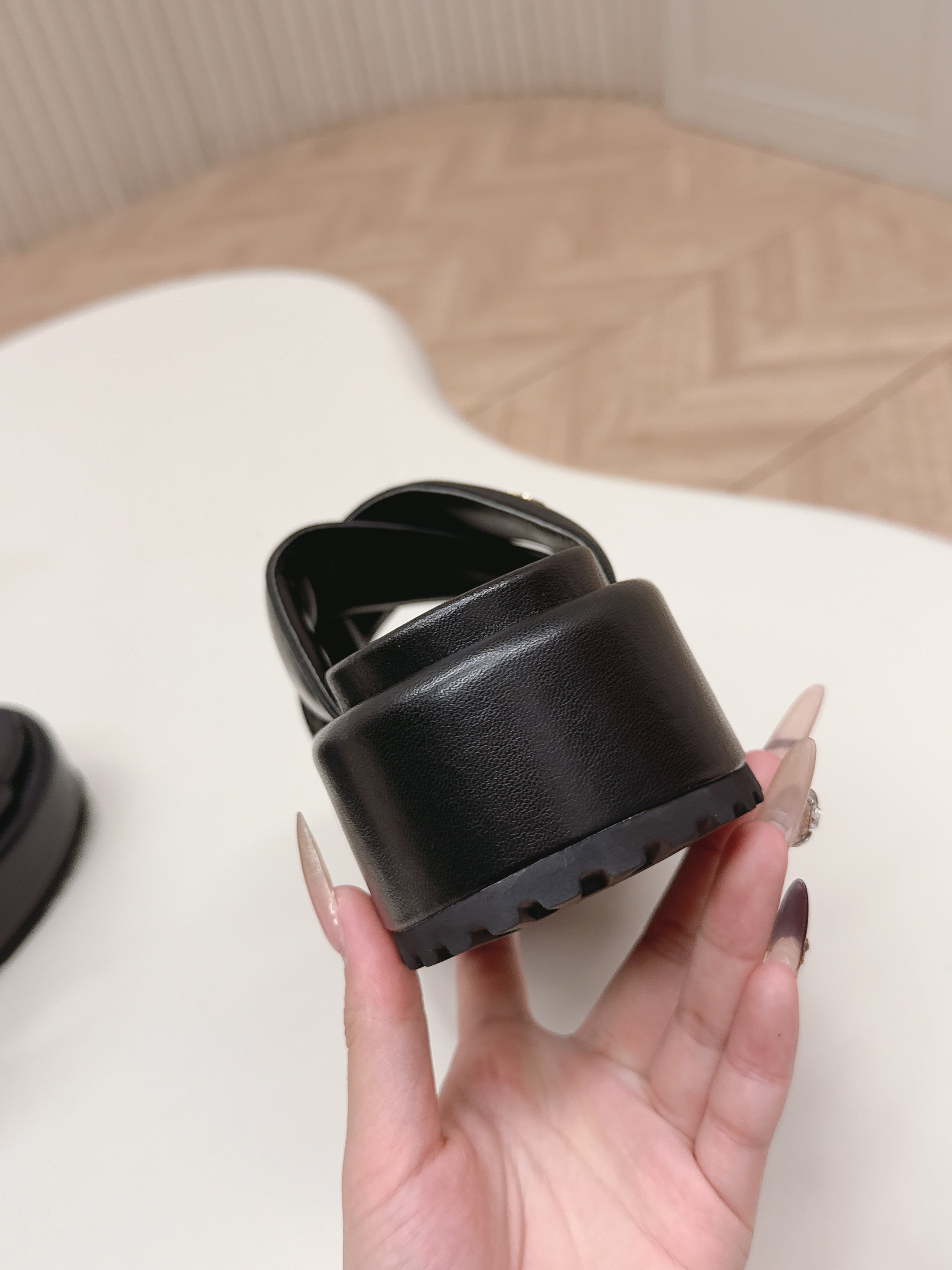 Dior Dior 迪奥2026春夏新款 一字带拖鞋凉鞋 简单大方‘低调奢华