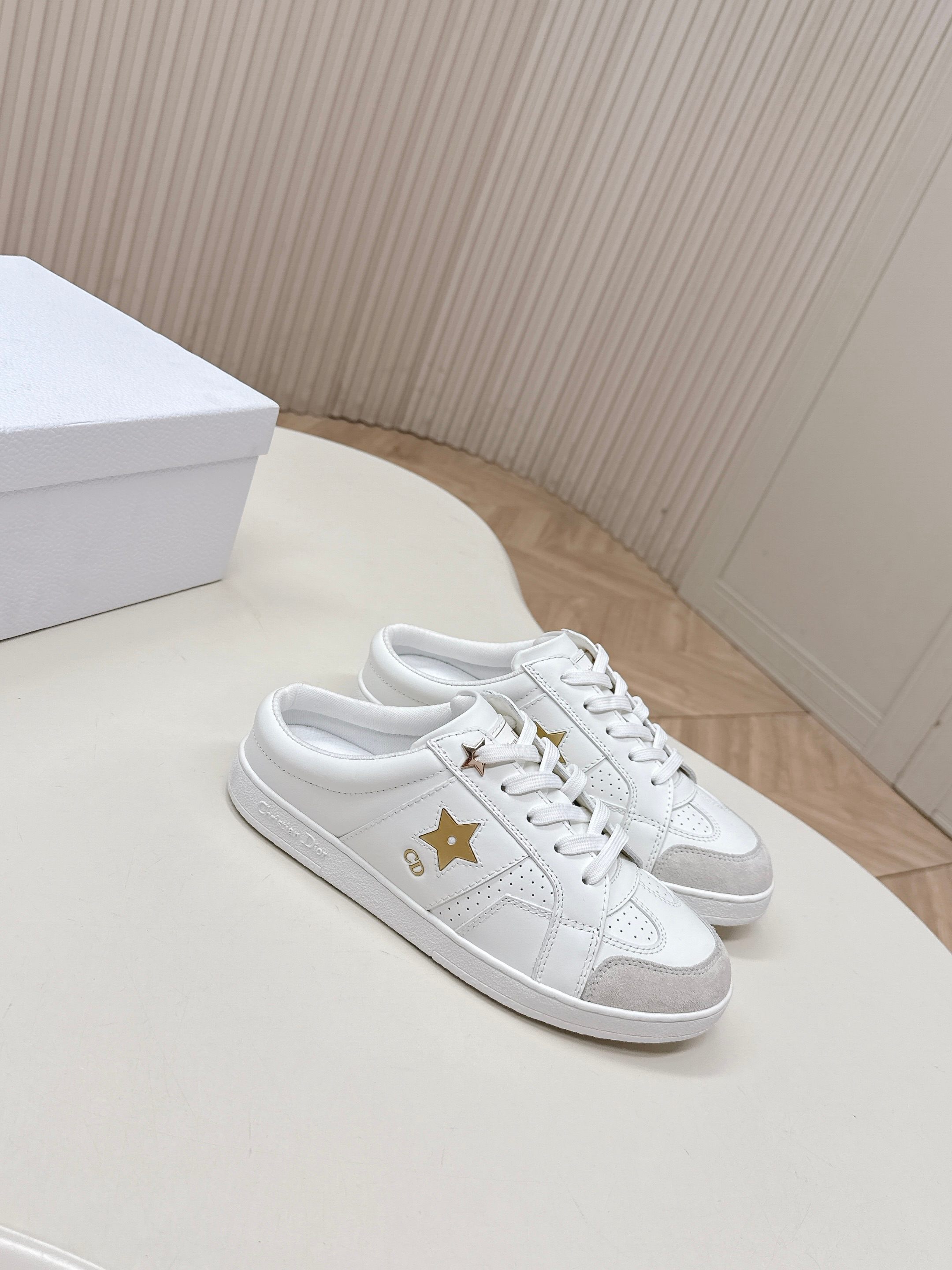 Dior Dior 迪奥 26春夏新款 星星 系列小白鞋 拖鞋半拖 高级优雅温柔随心所欲 ～ 上脚 无敌 舒服 厚底显瘦增高更彰显气质
