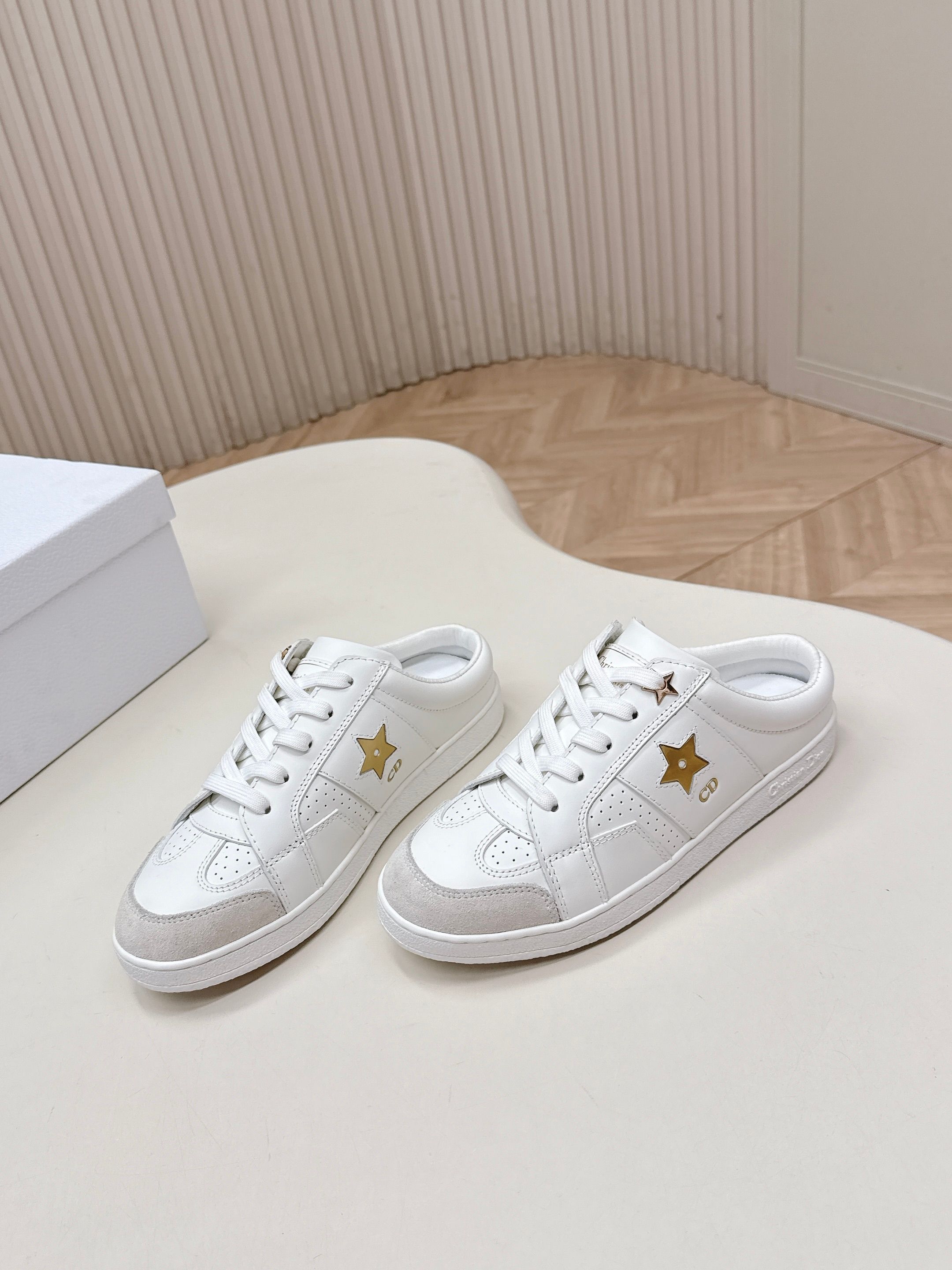Dior Dior 迪奥 26春夏新款 星星 系列小白鞋 拖鞋半拖 高级优雅温柔随心所欲 ～ 上脚 无敌 舒服 厚底显瘦增高更彰显气质