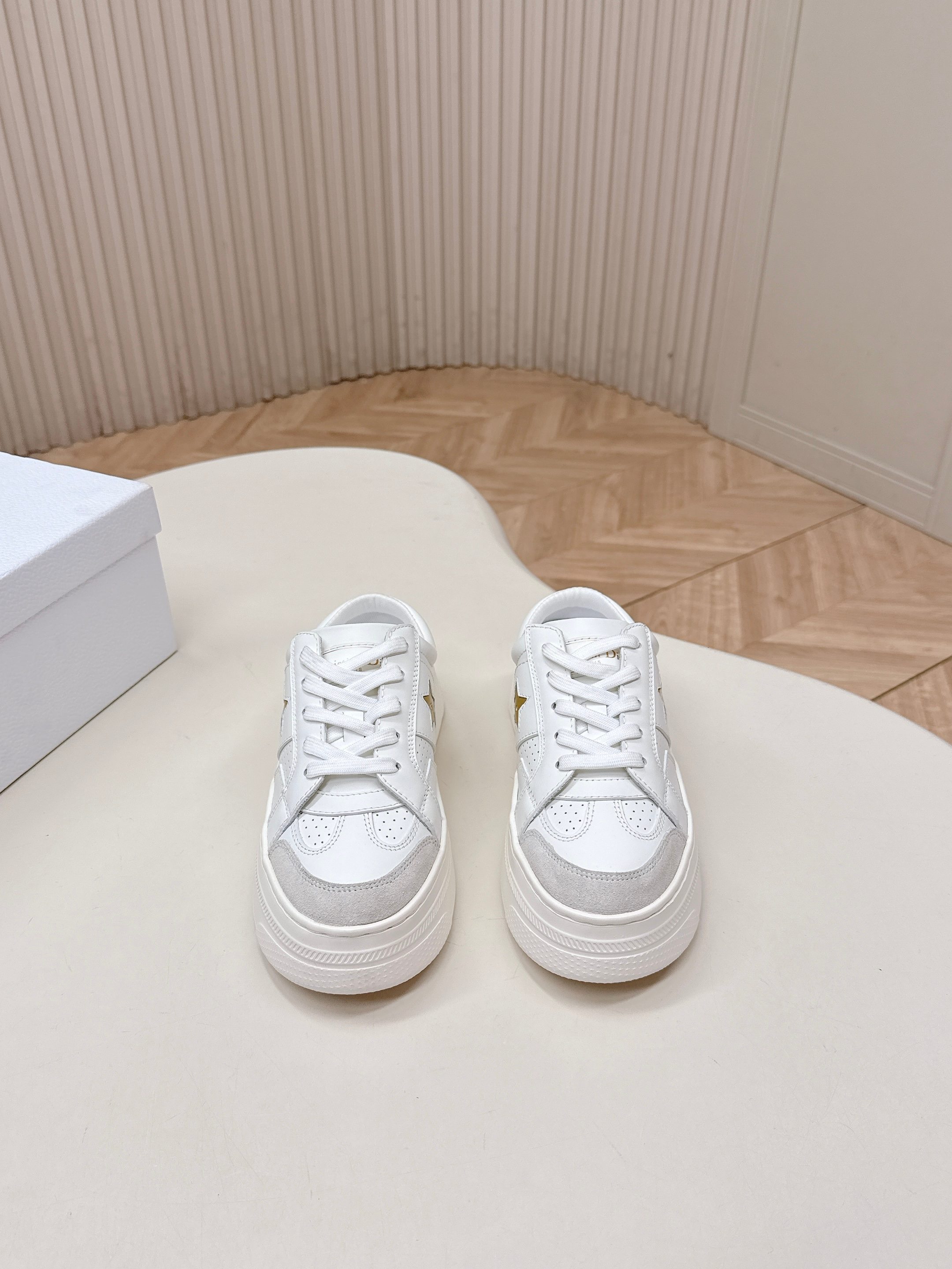 Dior Dior 迪奥 26春夏新款 星星 系列小白鞋 拖鞋半拖 高级优雅温柔随心所欲 ～ 上脚 无敌 舒服 厚底显瘦增高更彰显气质