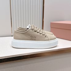 全新色系 半拖+满帮 全对版工艺 Miumiu 2026新色 厚底饼干鞋 满帮单鞋半拖最新走秀款,经 全新色系 半拖+满帮 全对版工艺 Miumiu 2026新色 厚底饼干鞋 满帮单鞋半拖最新走秀款,经