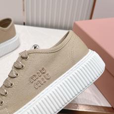 全新色系 半拖+满帮 全对版工艺 Miumiu 2026新色 厚底饼干鞋 满帮单鞋半拖最新走秀款,经 全新色系 半拖+满帮 全对版工艺 Miumiu 2026新色 厚底饼干鞋 满帮单鞋半拖最新走秀款,经