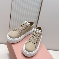 全新色系 半拖+满帮 全对版工艺 Miumiu 2026新色 厚底饼干鞋 满帮单鞋半拖最新走秀款,经 全新色系 半拖+满帮 全对版工艺 Miumiu 2026新色 厚底饼干鞋 满帮单鞋半拖最新走秀款,经