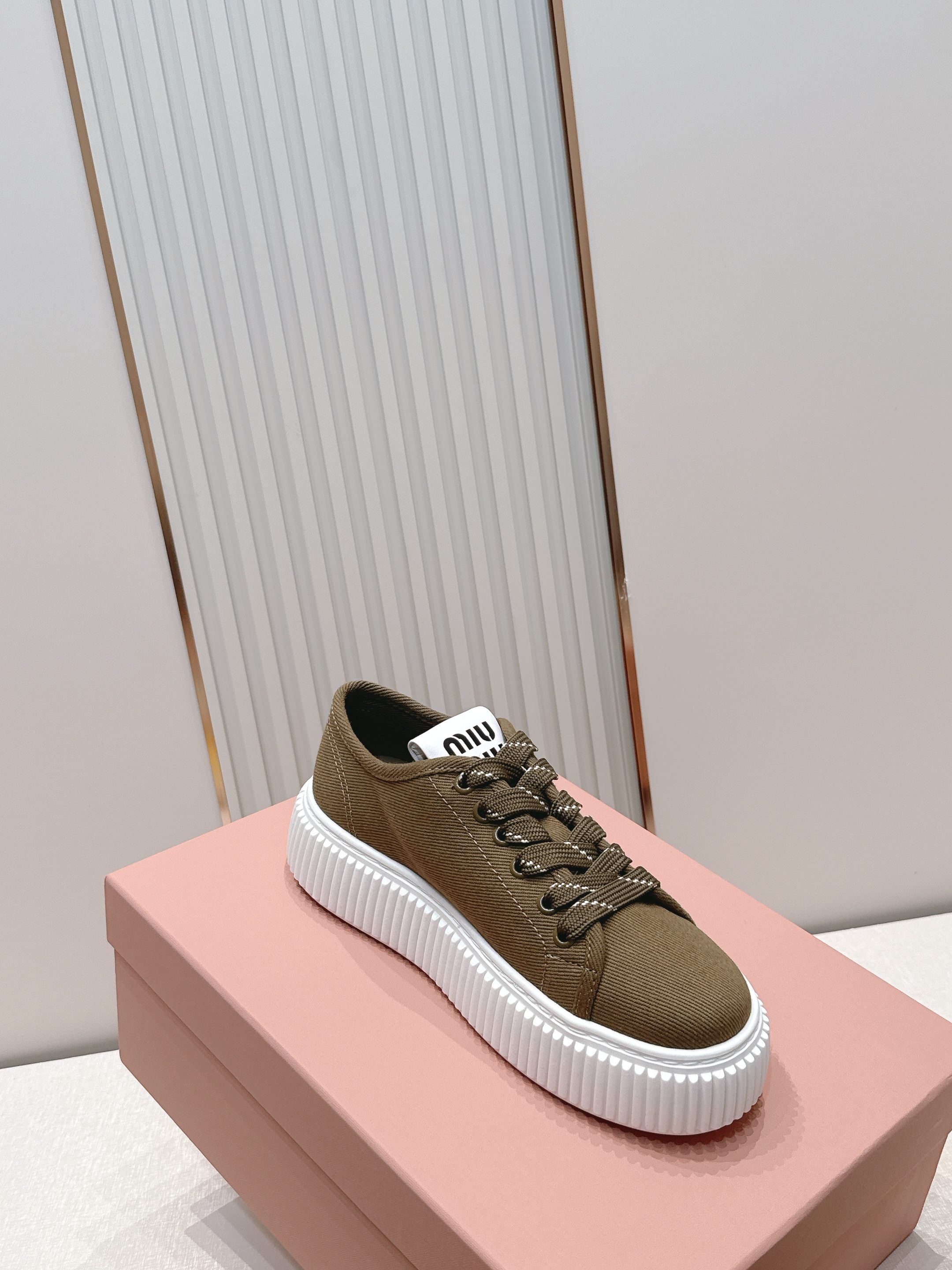 全新色系 半拖+满帮  全对版工艺  Miumiu 2026新色 厚底饼干鞋 满帮单鞋半拖最新走秀款，经