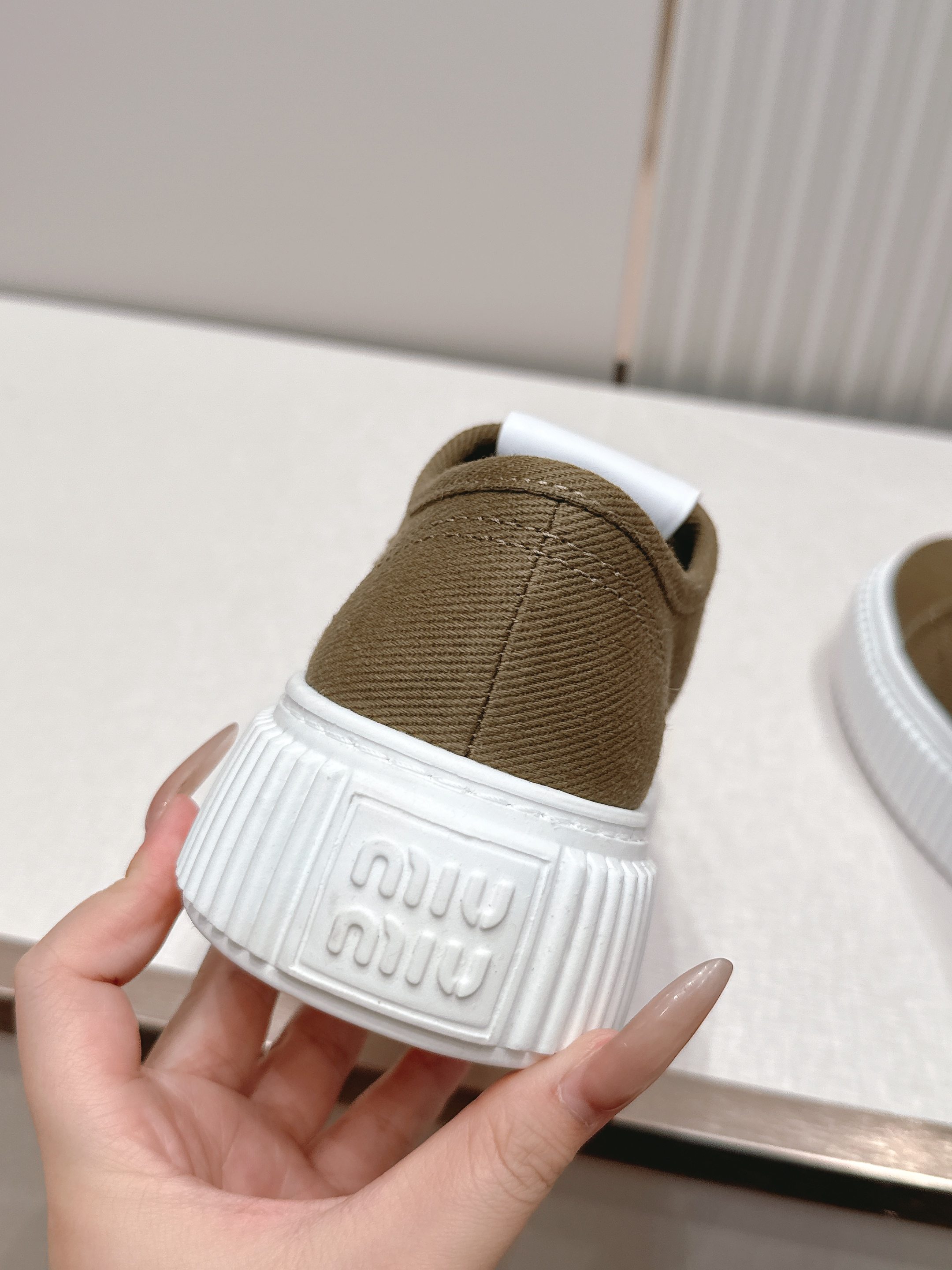 全新色系 半拖+满帮  全对版工艺  Miumiu 2026新色 厚底饼干鞋 满帮单鞋半拖最新走秀款，经