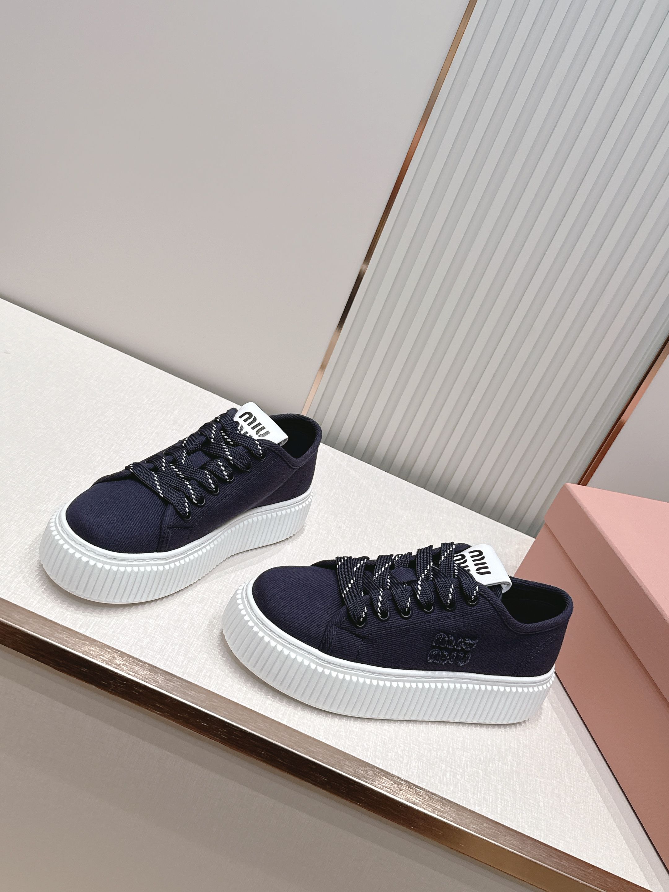 全新色系 半拖+满帮  全对版工艺  Miumiu 2026新色 厚底饼干鞋 满帮单鞋半拖最新走秀款，经