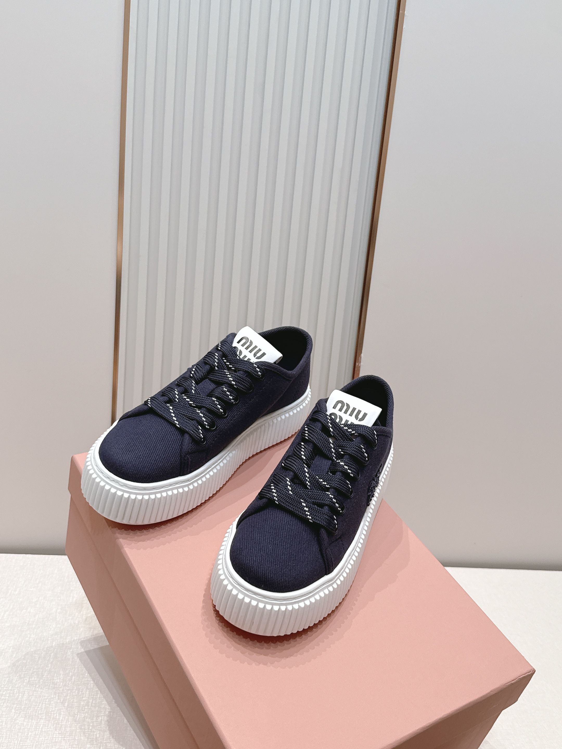 全新色系 半拖+满帮  全对版工艺  Miumiu 2026新色 厚底饼干鞋 满帮单鞋半拖最新走秀款，经