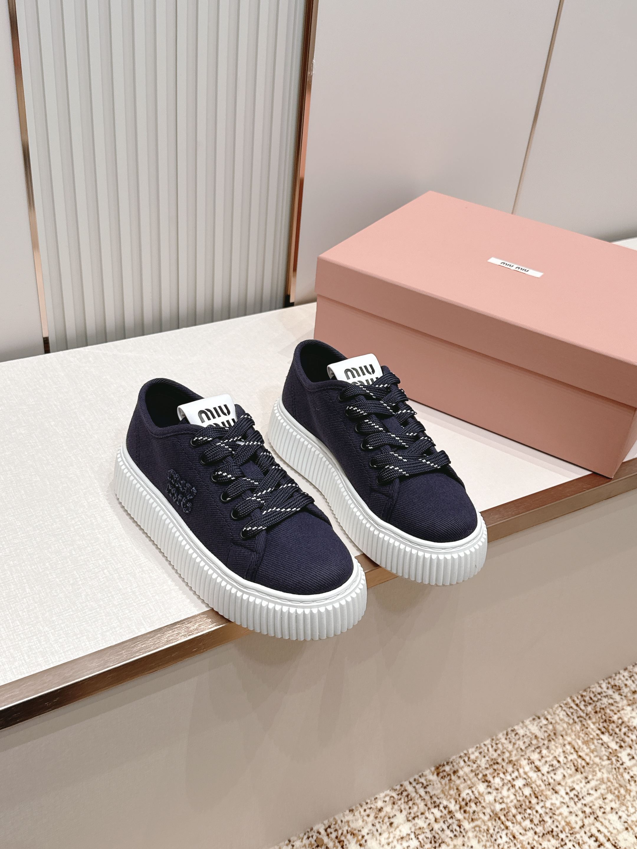 全新色系 半拖+满帮  全对版工艺  Miumiu 2026新色 厚底饼干鞋 满帮单鞋半拖最新走秀款，经