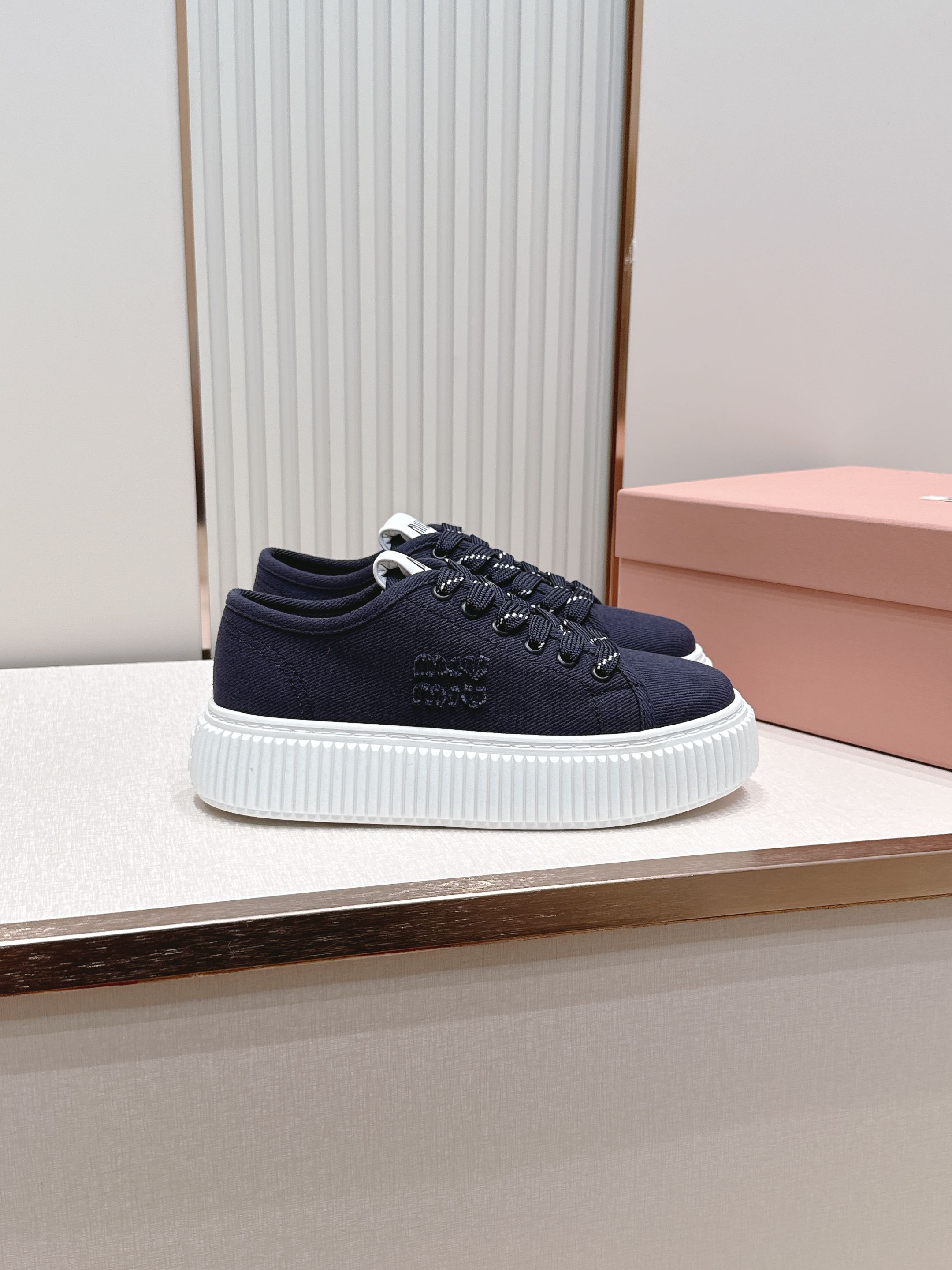 全新色系 半拖+满帮  全对版工艺  Miumiu 2026新色 厚底饼干鞋 满帮单鞋半拖最新走秀款，经
