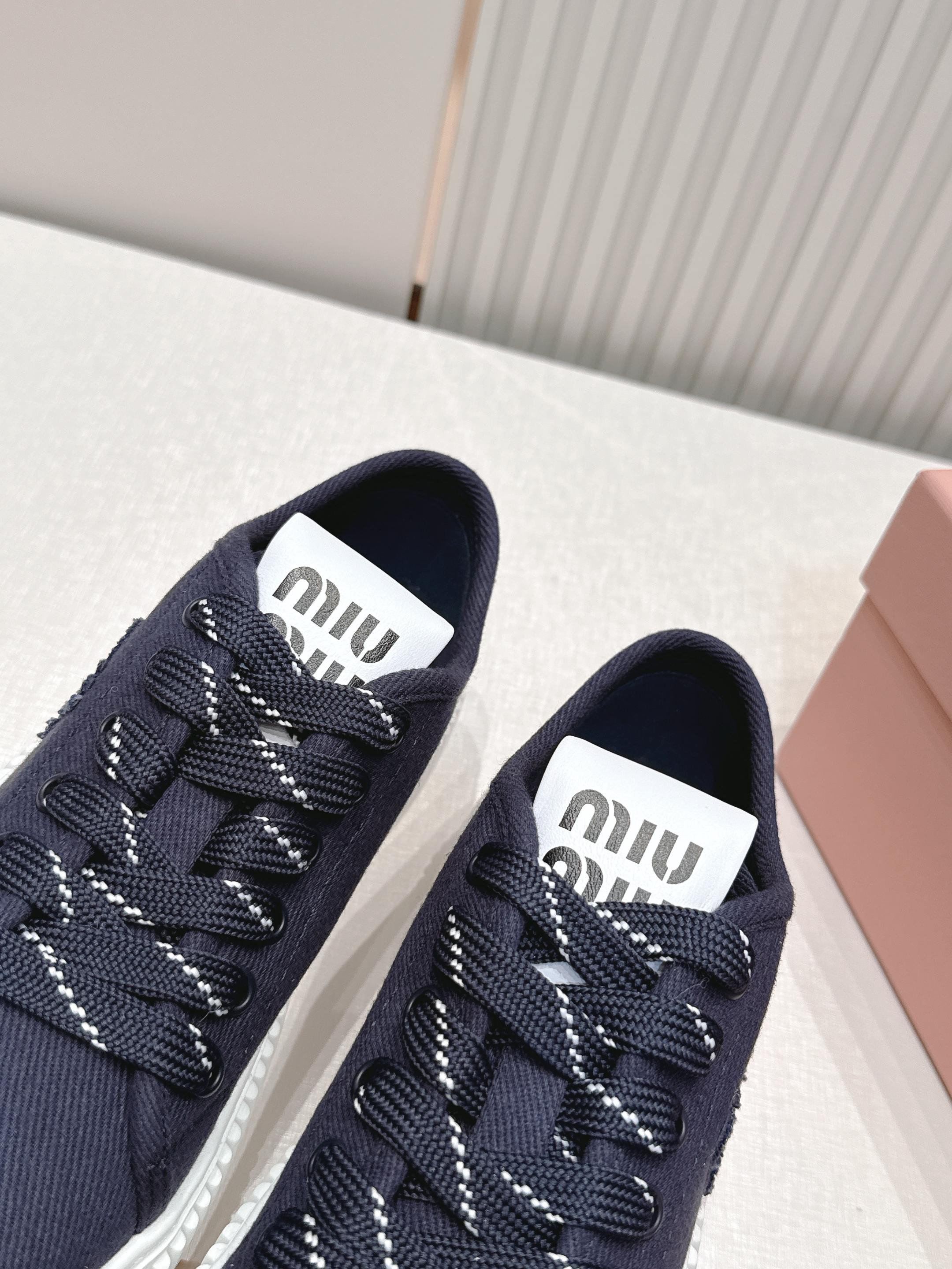 全新色系 半拖+满帮  全对版工艺  Miumiu 2026新色 厚底饼干鞋 满帮单鞋半拖最新走秀款，经