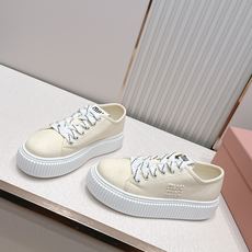 全新色系 半拖+满帮 全对版工艺 Miumiu 2026新色 厚底饼干鞋 满帮单鞋半拖最新走秀款,经 全新色系 半拖+满帮 全对版工艺 Miumiu 2026新色 厚底饼干鞋 满帮单鞋半拖最新走秀款,经