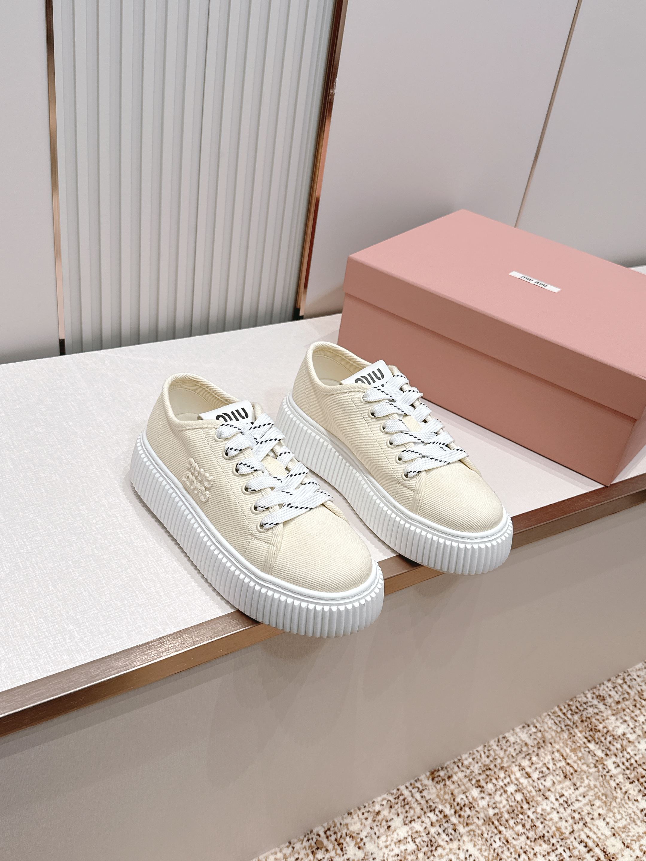 全新色系 半拖+满帮  全对版工艺  Miumiu 2026新色 厚底饼干鞋 满帮单鞋半拖最新走秀款，经