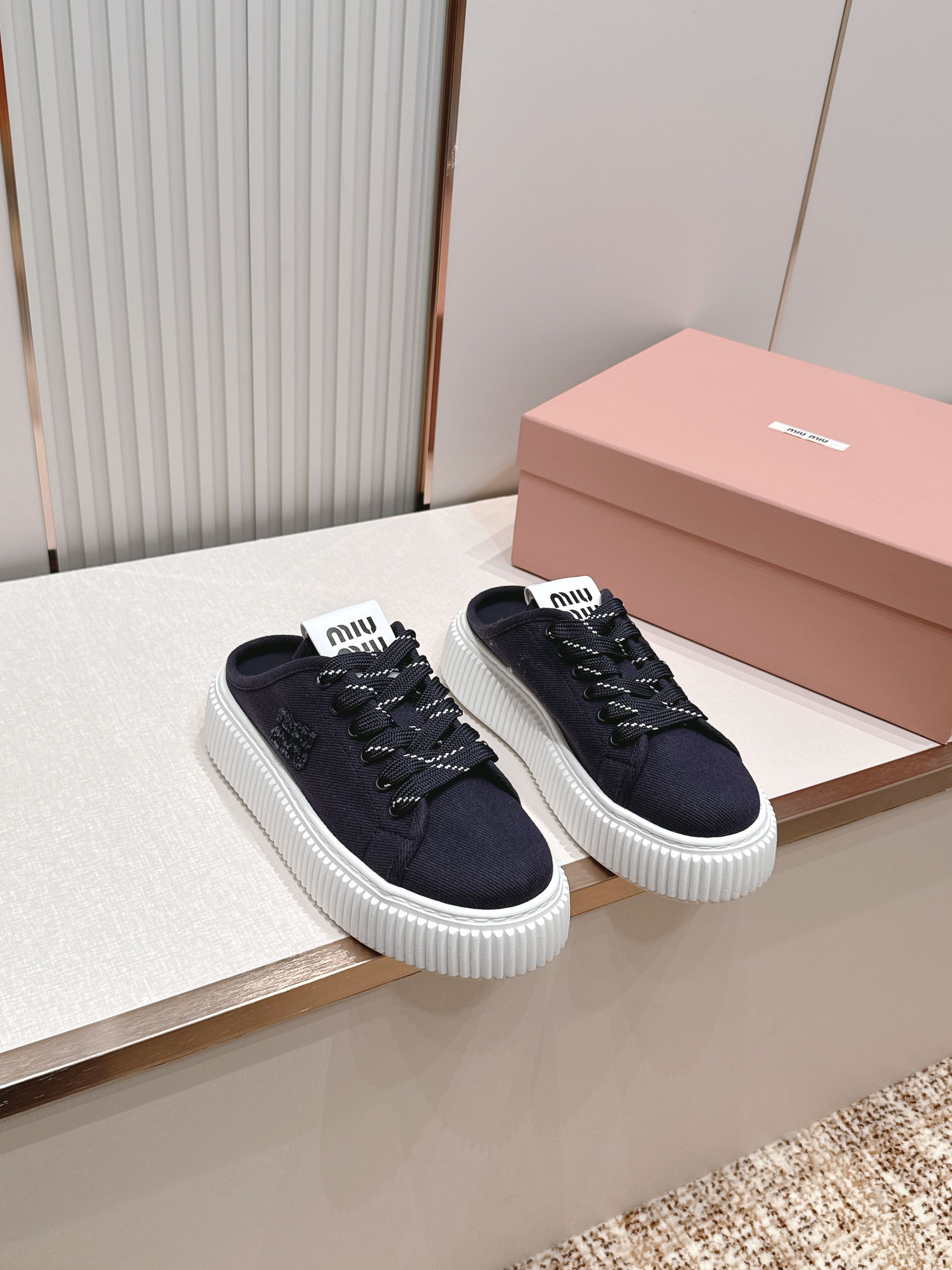 全新色系 半拖+满帮  全对版工艺  Miumiu 2026新色 厚底饼干鞋 满帮单鞋半拖最新走秀款，经