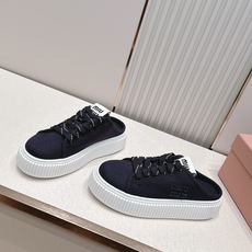 全新色系 半拖+满帮 全对版工艺 Miumiu 2026新色 厚底饼干鞋 满帮单鞋半拖最新走秀款,经 全新色系 半拖+满帮 全对版工艺 Miumiu 2026新色 厚底饼干鞋 满帮单鞋半拖最新走秀款,经