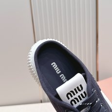 全新色系 半拖+满帮 全对版工艺 Miumiu 2026新色 厚底饼干鞋 满帮单鞋半拖最新走秀款,经 全新色系 半拖+满帮 全对版工艺 Miumiu 2026新色 厚底饼干鞋 满帮单鞋半拖最新走秀款,经
