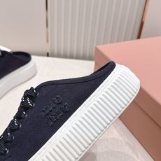 全新色系 半拖+满帮 全对版工艺 Miumiu 2026新色 厚底饼干鞋 满帮单鞋半拖最新走秀款,经 全新色系 半拖+满帮 全对版工艺 Miumiu 2026新色 厚底饼干鞋 满帮单鞋半拖最新走秀款,经