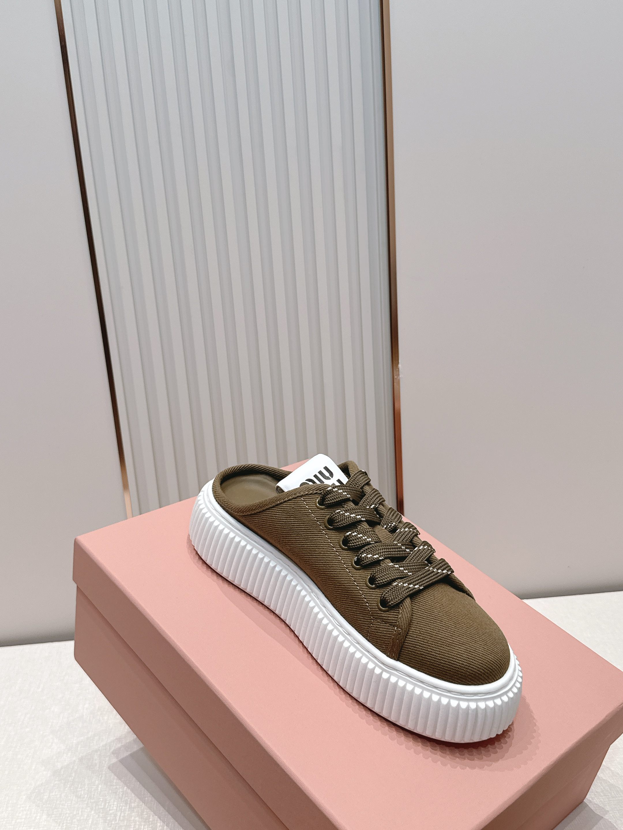 全新色系 半拖+满帮  全对版工艺  Miumiu 2026新色 厚底饼干鞋 满帮单鞋半拖最新走秀款，经