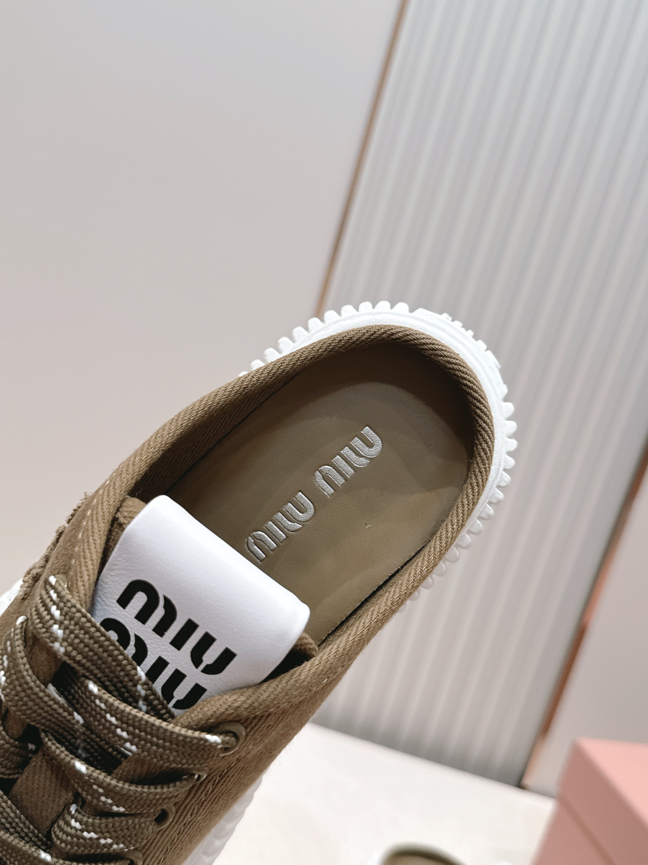 全新色系 半拖+满帮  全对版工艺  Miumiu 2026新色 厚底饼干鞋 满帮单鞋半拖最新走秀款，经