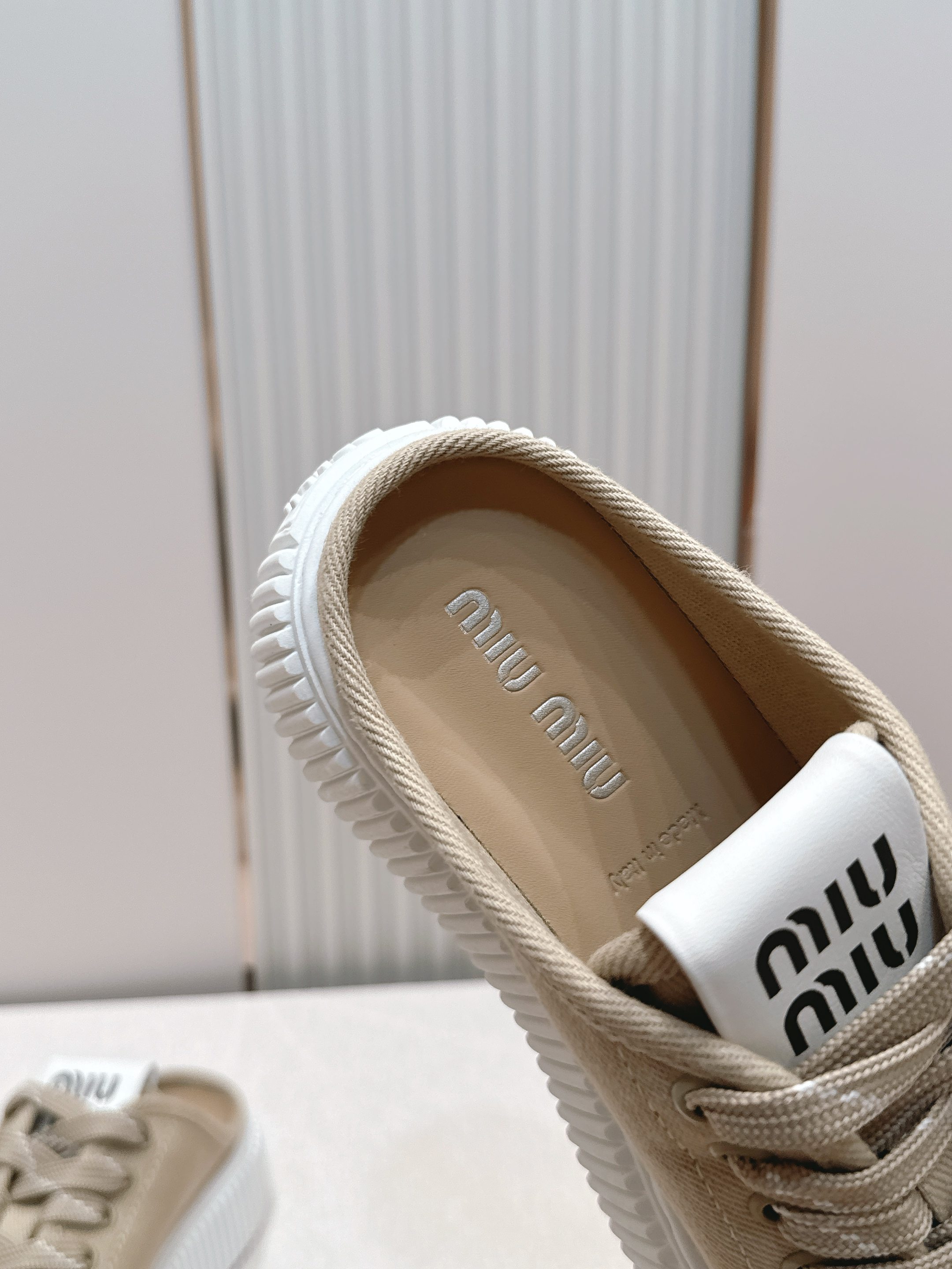 全新色系 半拖+满帮  全对版工艺  Miumiu 2026新色 厚底饼干鞋 满帮单鞋半拖最新走秀款，经